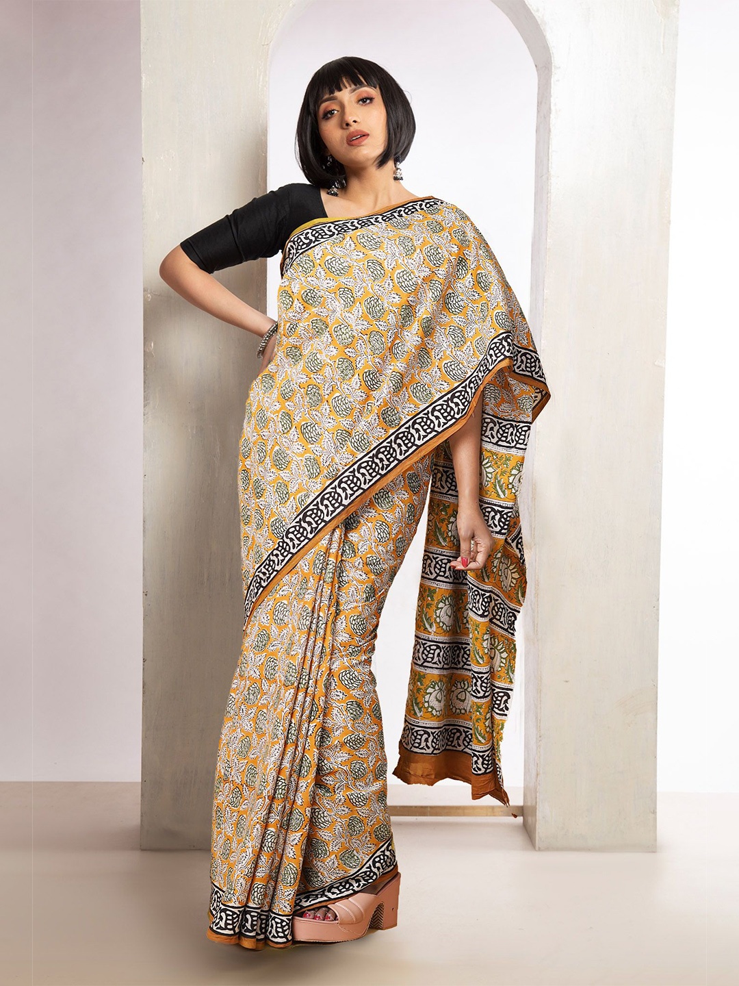 

Unnati Silks Floral Pure Cotton Handloom Bagru Saree, Yellow