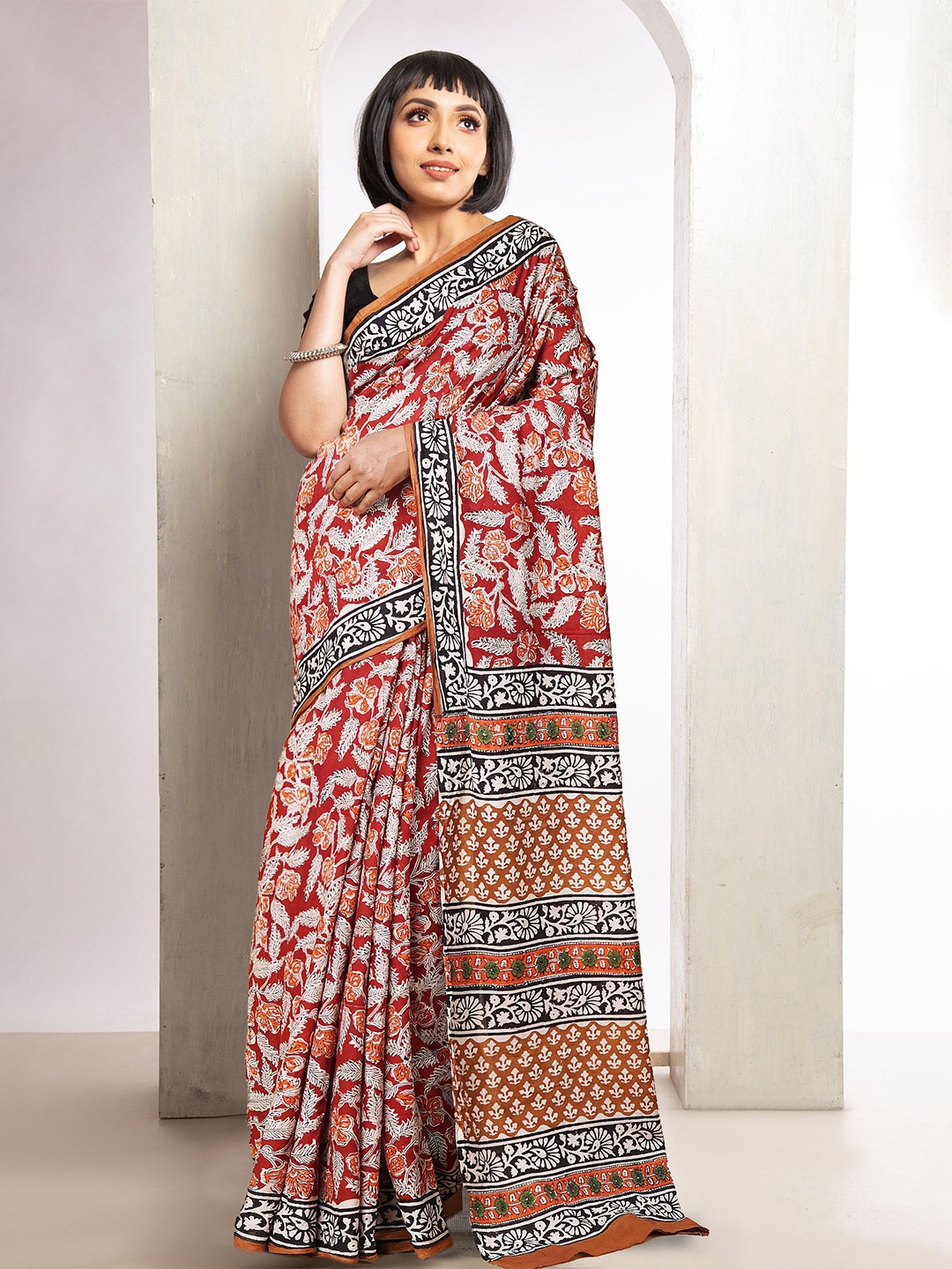 

Unnati Silks Floral Pure Cotton Handloom Bagru Saree, Red