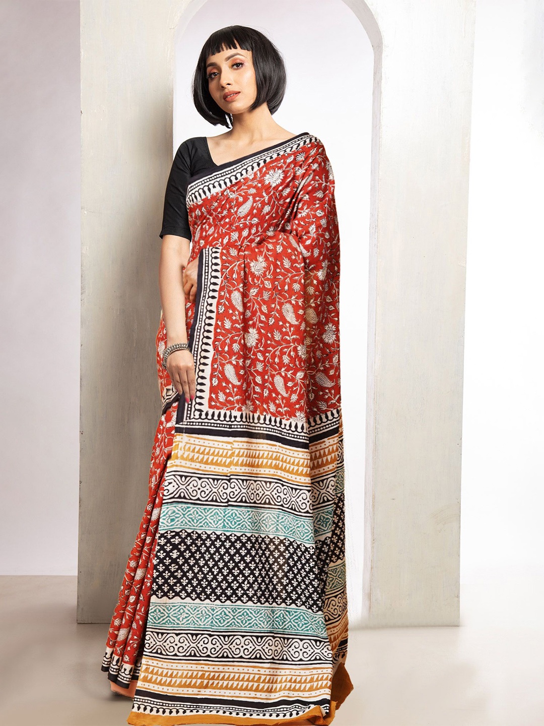 

Unnati Silks Floral Pure Cotton Handloom Bagru Saree, Red