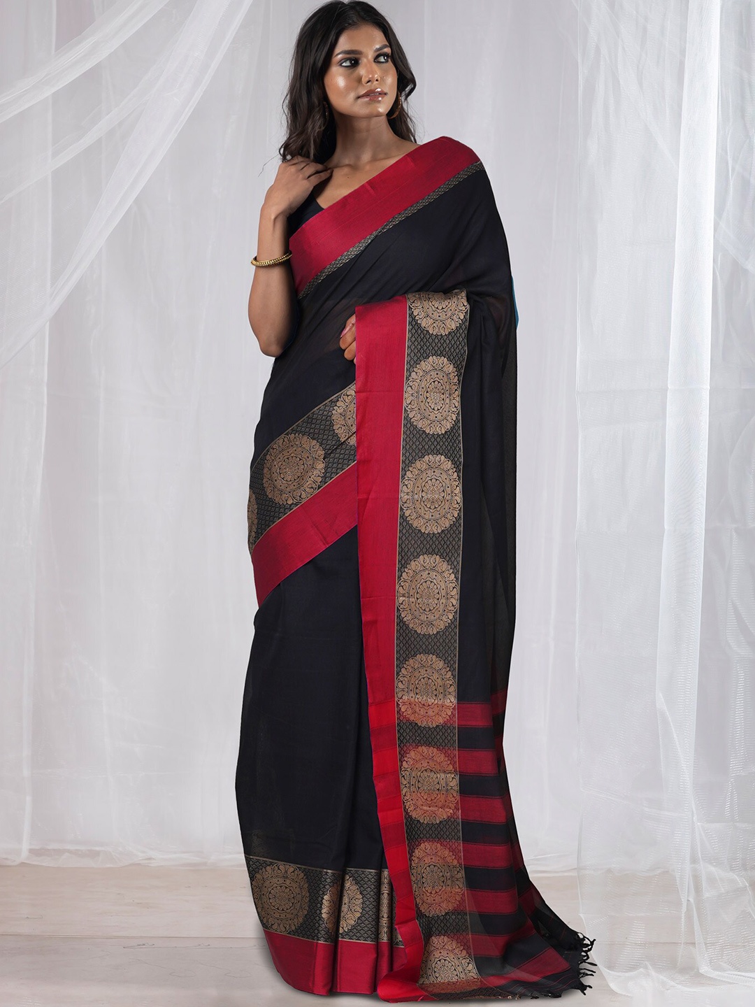 

Unnati Silks Woven Design Pure Cotton Handloom Narayan Peth Saree, Black