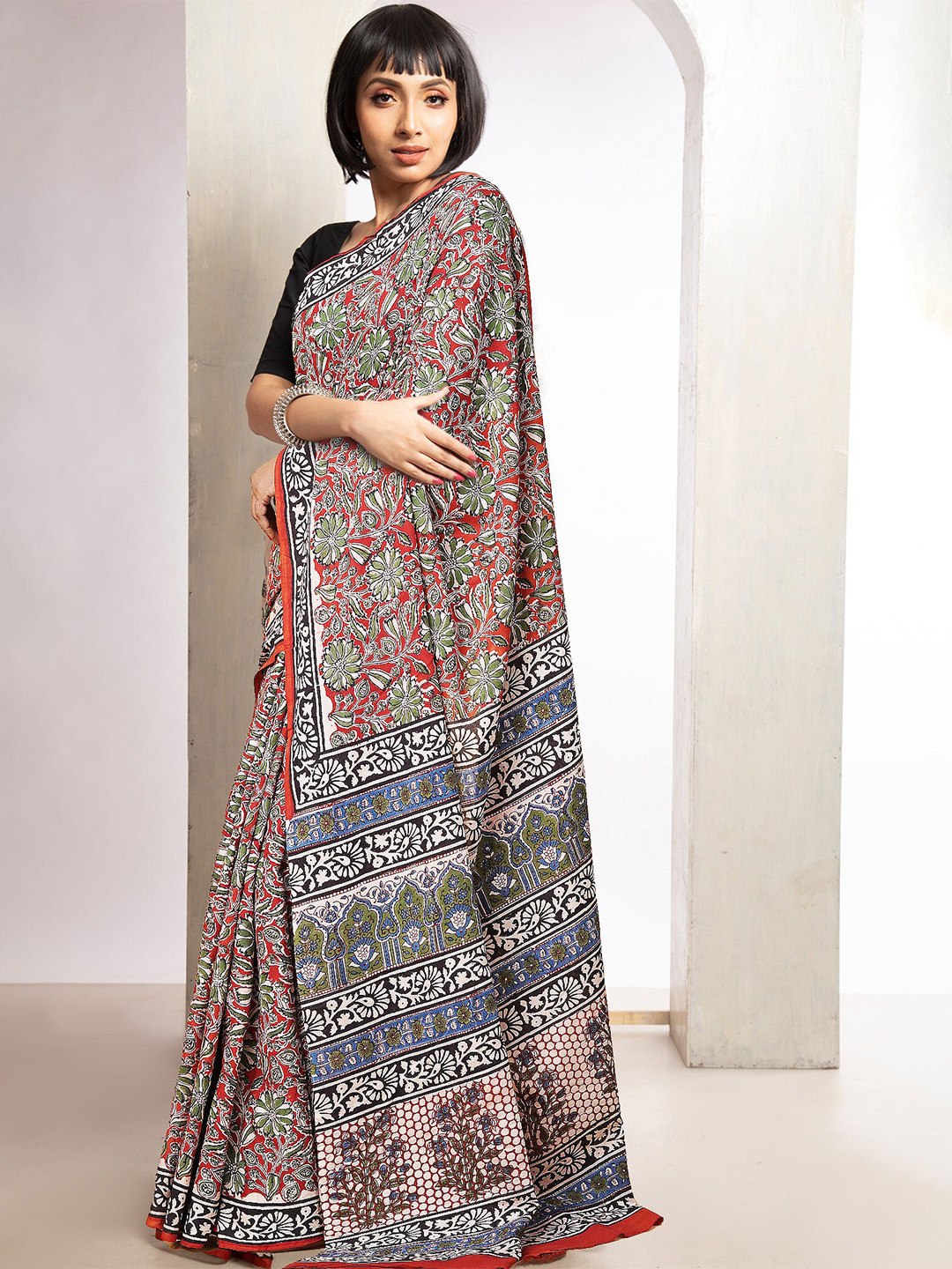

Unnati Silks Floral Pure Cotton Handloom Bagru Saree, Red