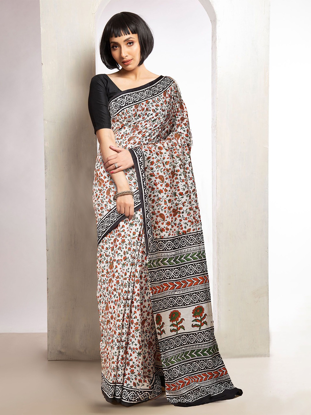 

Unnati Silks Floral Pure Cotton Handloom Bagru Saree, Beige