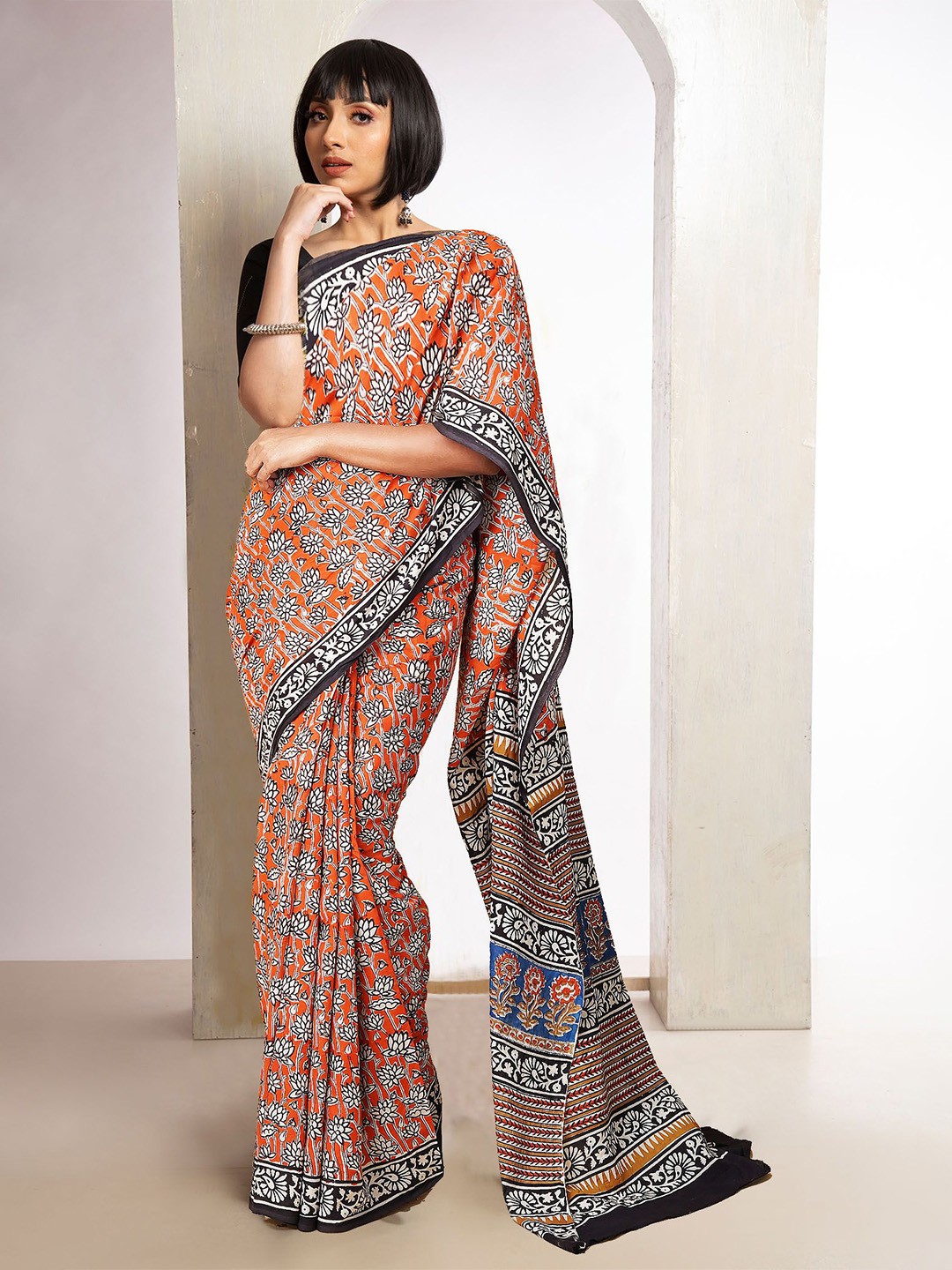 

Unnati Silks Floral Pure Cotton Handloom Bagru Saree, Orange