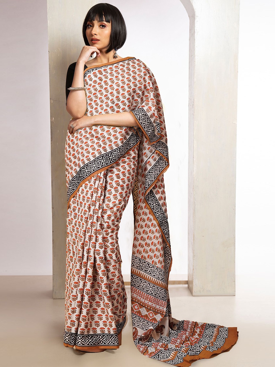 

Unnati Silks Floral Pure Cotton Handloom Bagru Saree, Cream