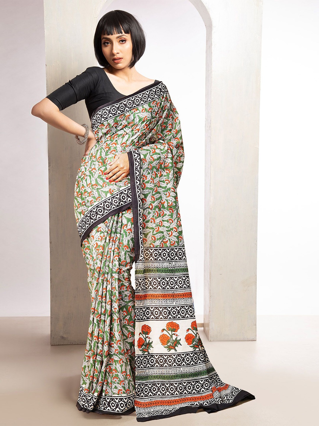 

Unnati Silks Floral Pure Cotton Handloom Bagru Saree, Off white