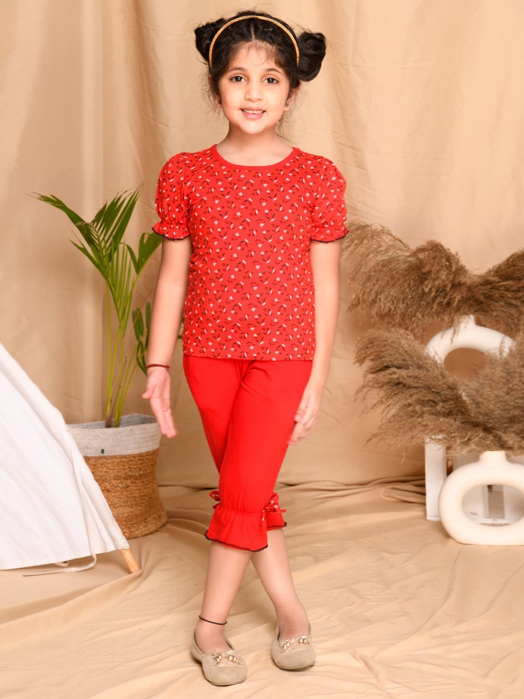 

Kids Cave Girls Printed Top with Capris, Red