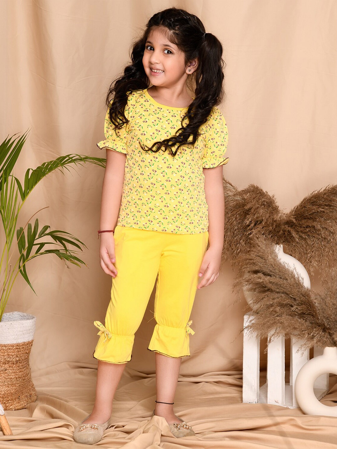 

Kids Cave Girls Printed Top with Capris, Yellow