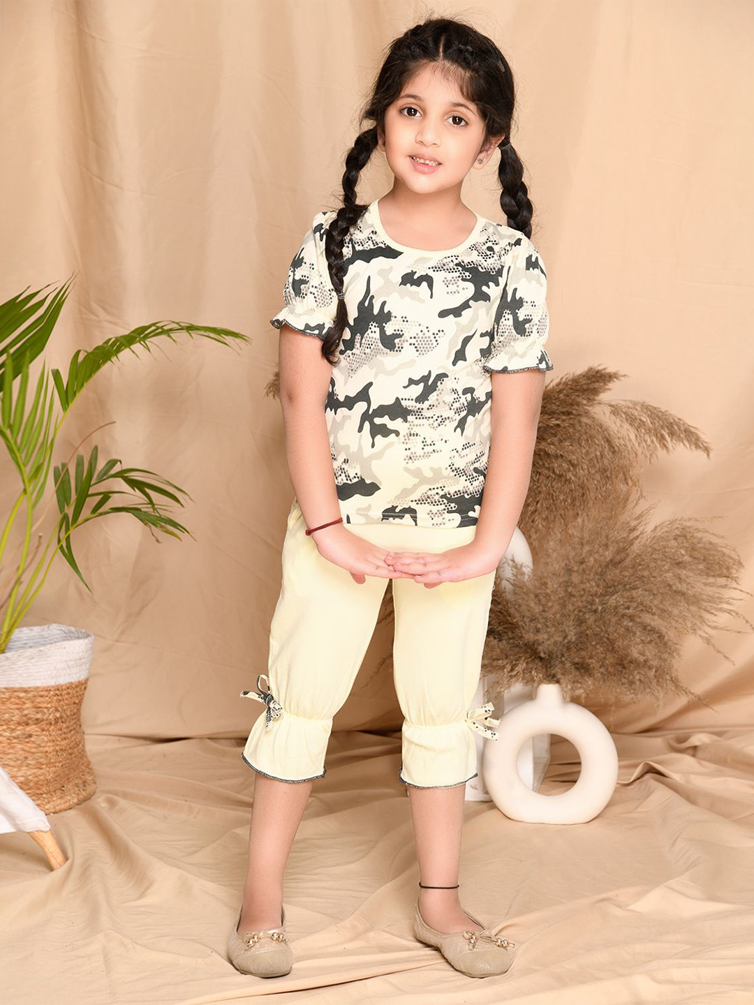 

Kids Cave Girls Printed T-shirt with Capris, Beige