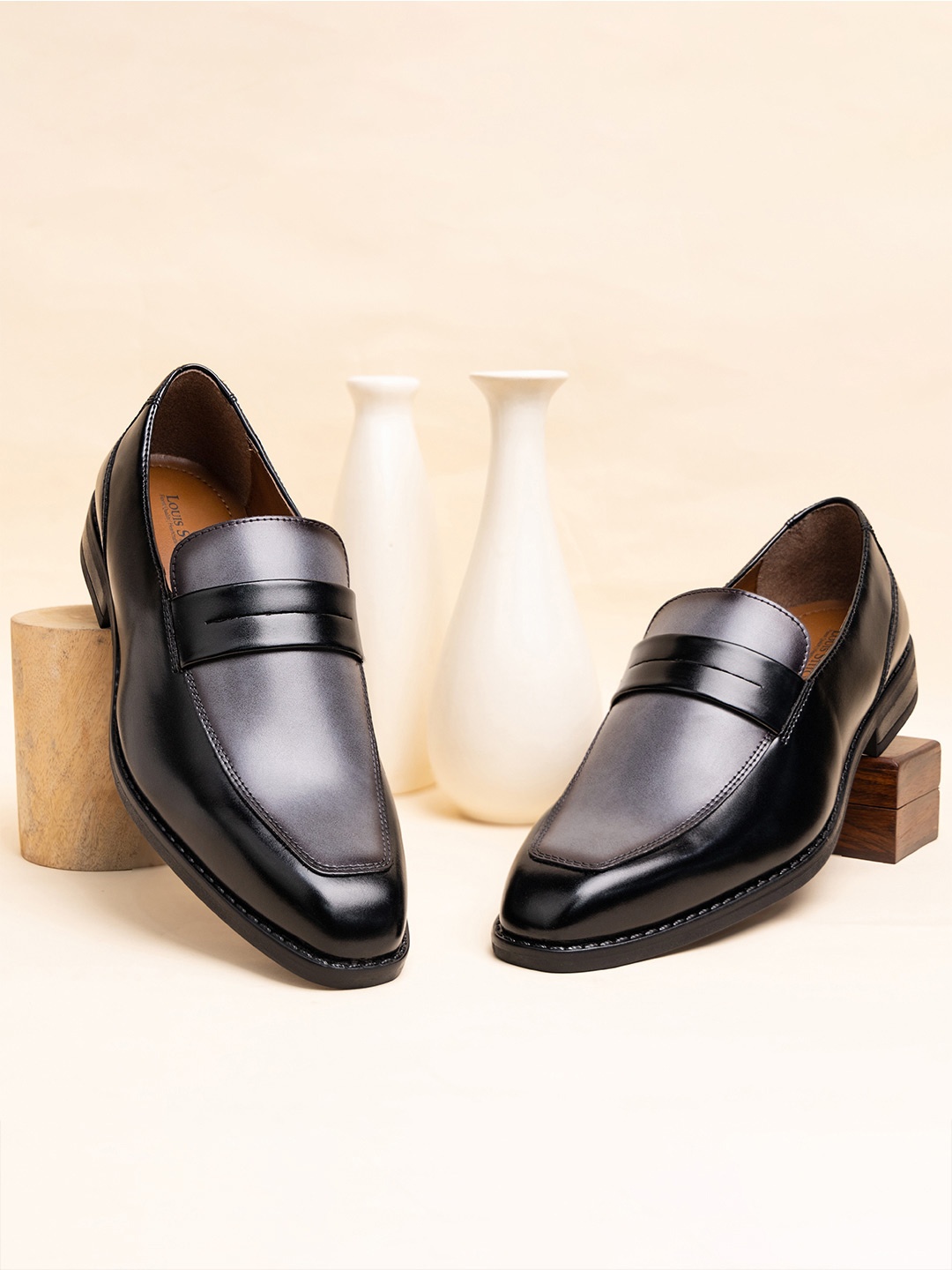 

LOUIS STITCH Men Grey and Black Formal Dual Shade Slip-On Moccasin Shoes