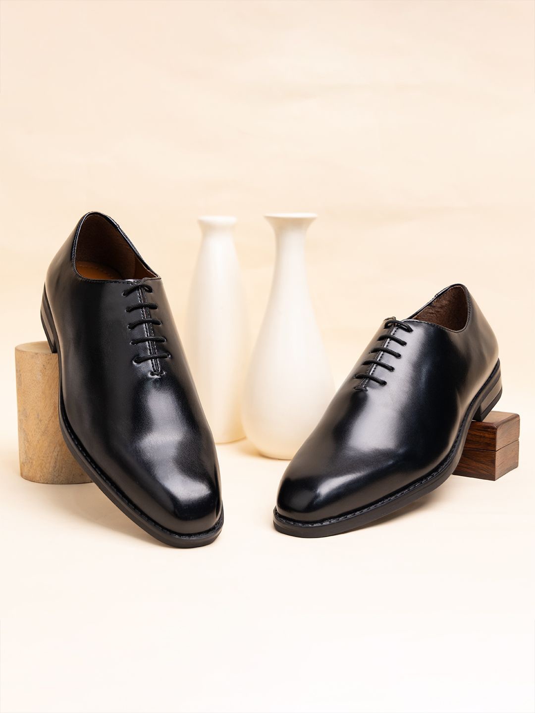 

LOUIS STITCH Men Jet Black Formal Wholecut Lace-Up Derby Shoes