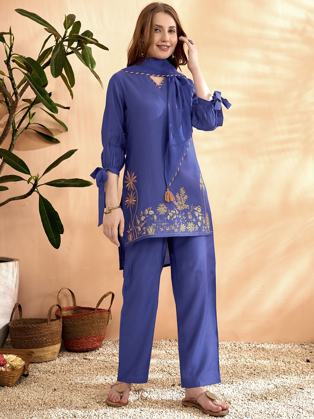 

Anouk Embroidered Kurta & Trouser Co-Ords, Blue