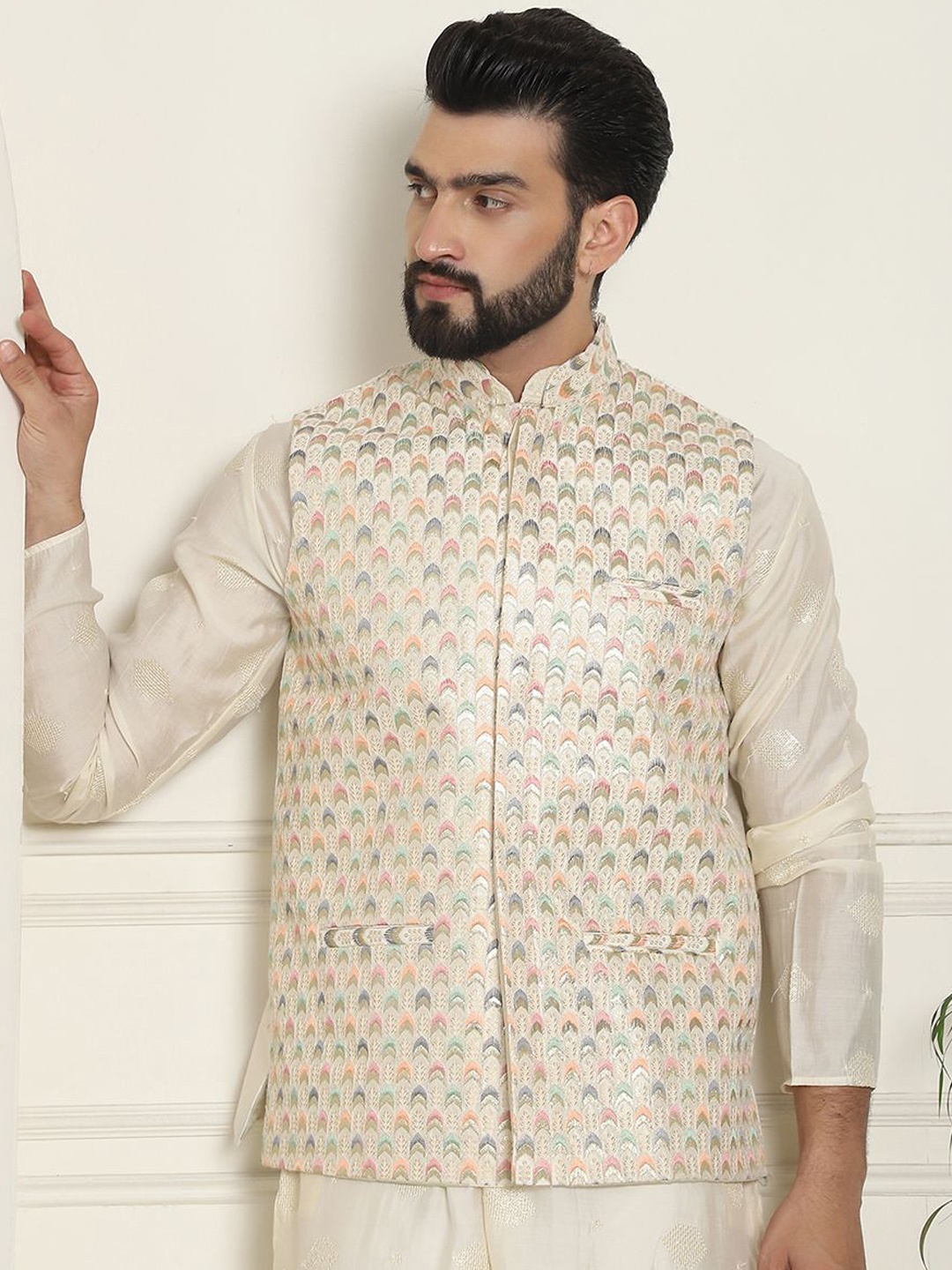 

SOJANYA Men Embroidered Nehru Jackets, Cream