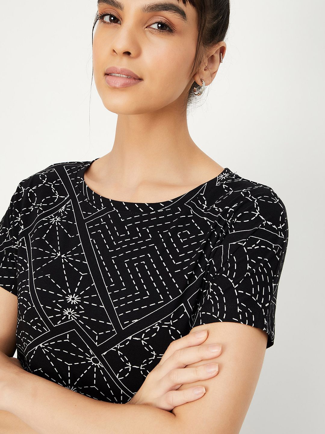 

max Women Geometric Printed Round Neck T-shirt, Black
