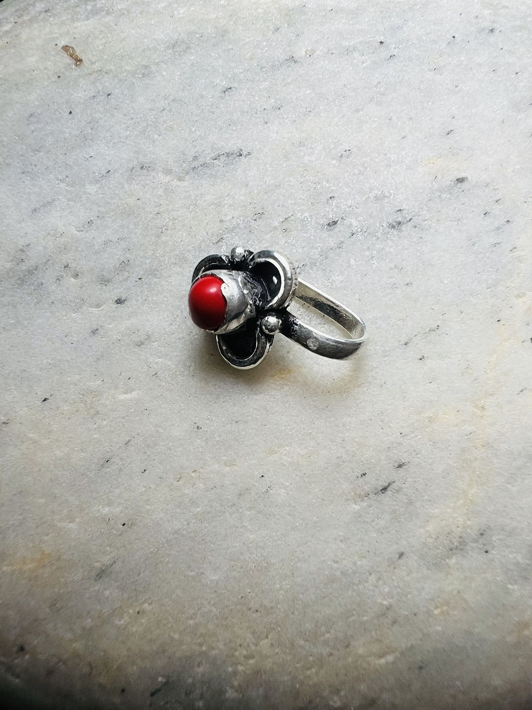 

Arte Jewels Women Artificial Stones and Beads Nosepin, Silver