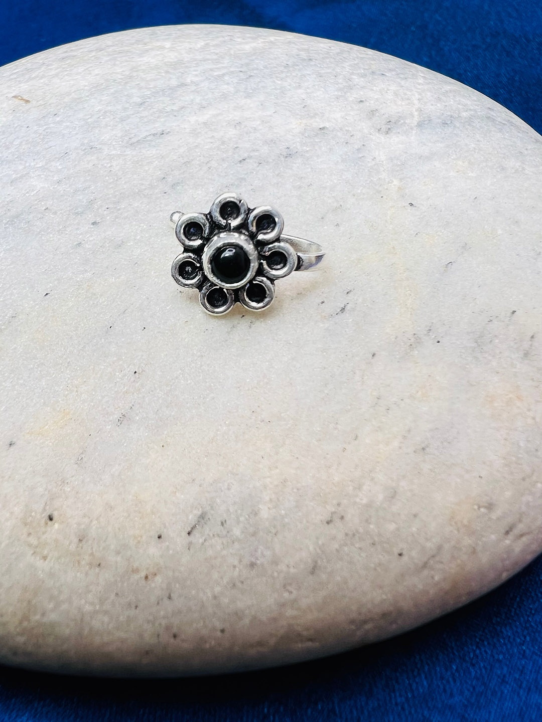 

Arte Jewels Stone Studded Septum Nosepin, Silver
