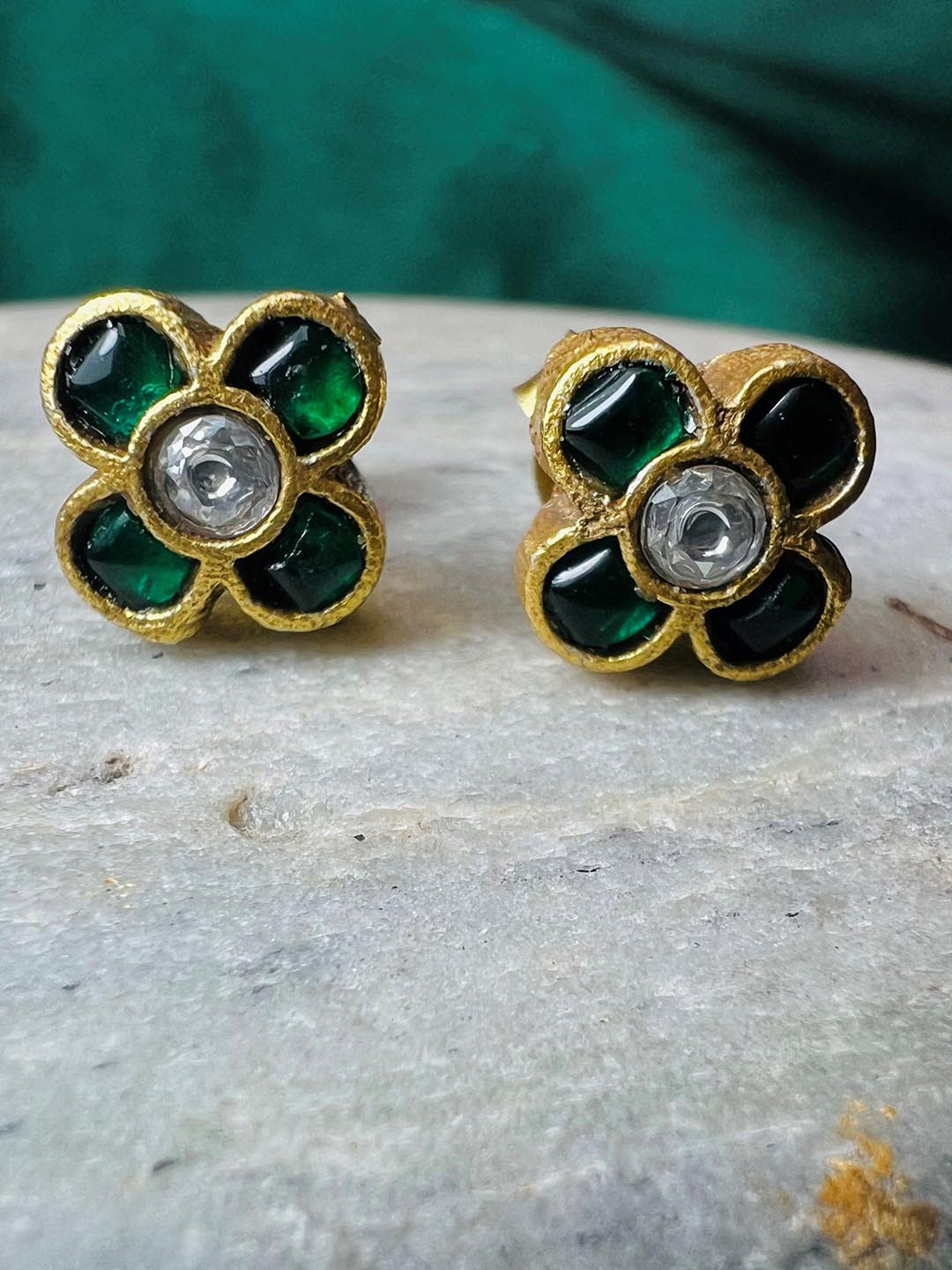 

Arte Jewels Women Stone Studded Floral Studs Earrings, Gold