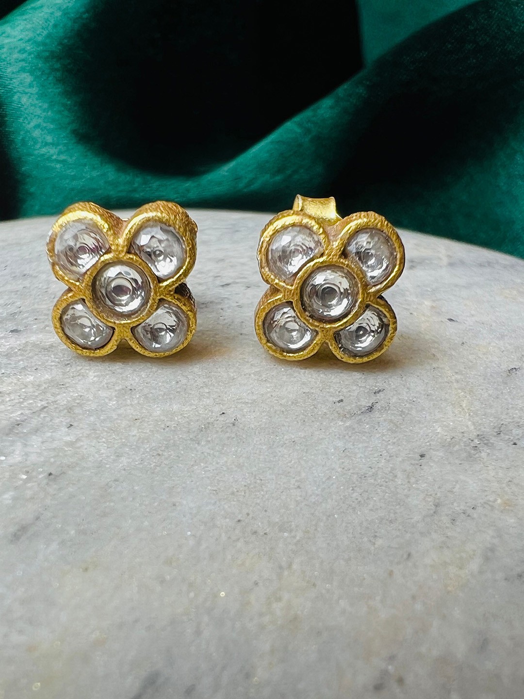 

Arte Jewels 92.5 Sterling Silver Stone-Studded Stud Earrings, Gold