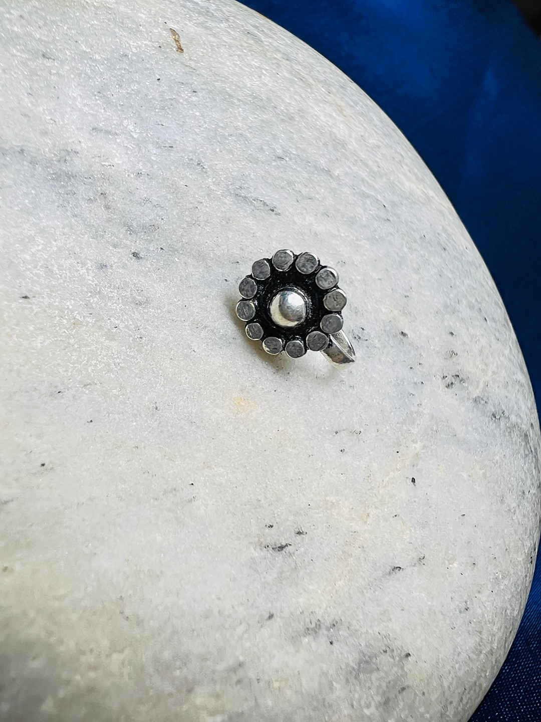 

Arte Jewels Women Sterling Silver Oxidised Stud Nosepin