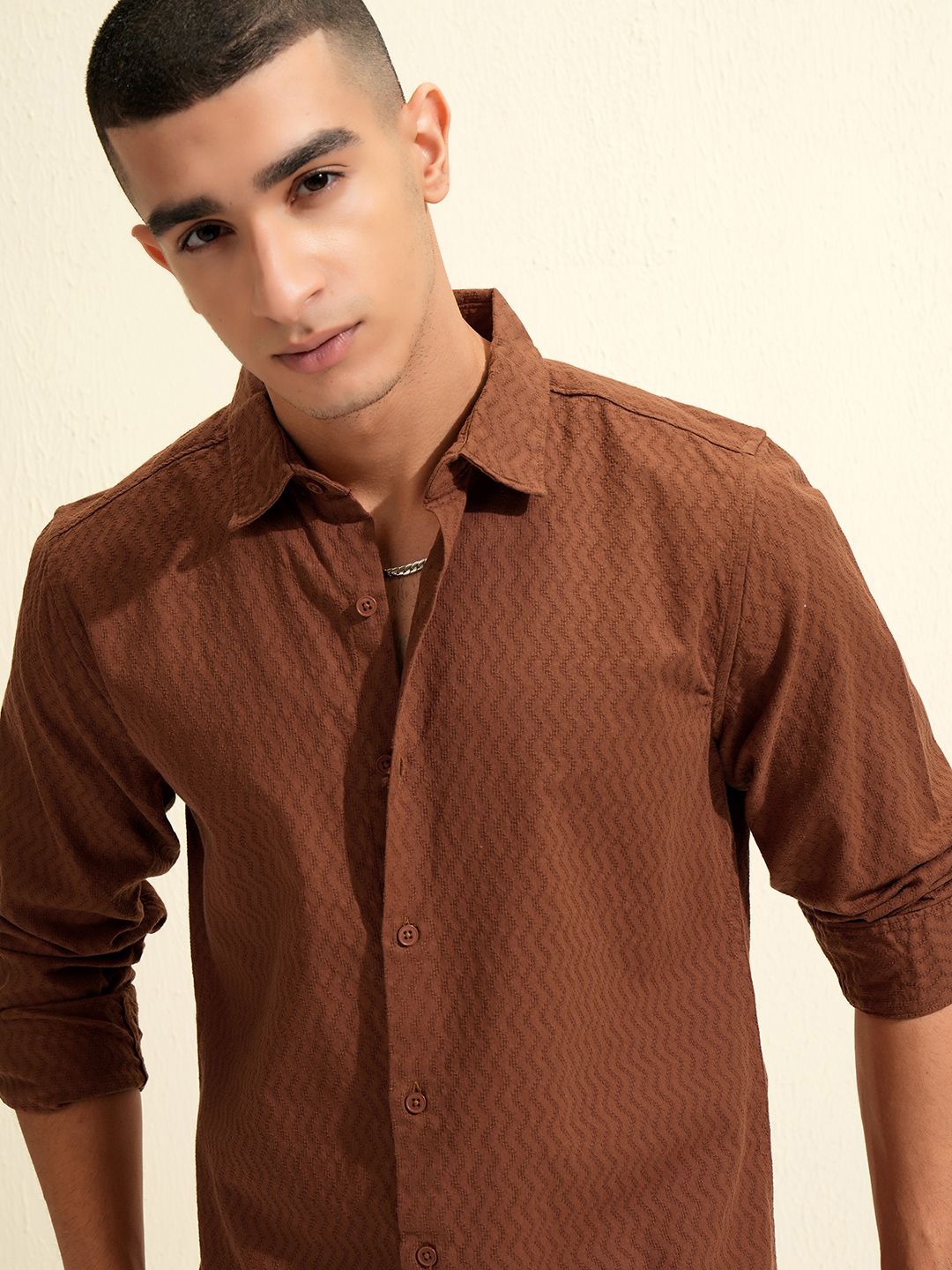 

HIGHLANDER Men Lino Dobby Textured Solid Casual Shirt, Rust