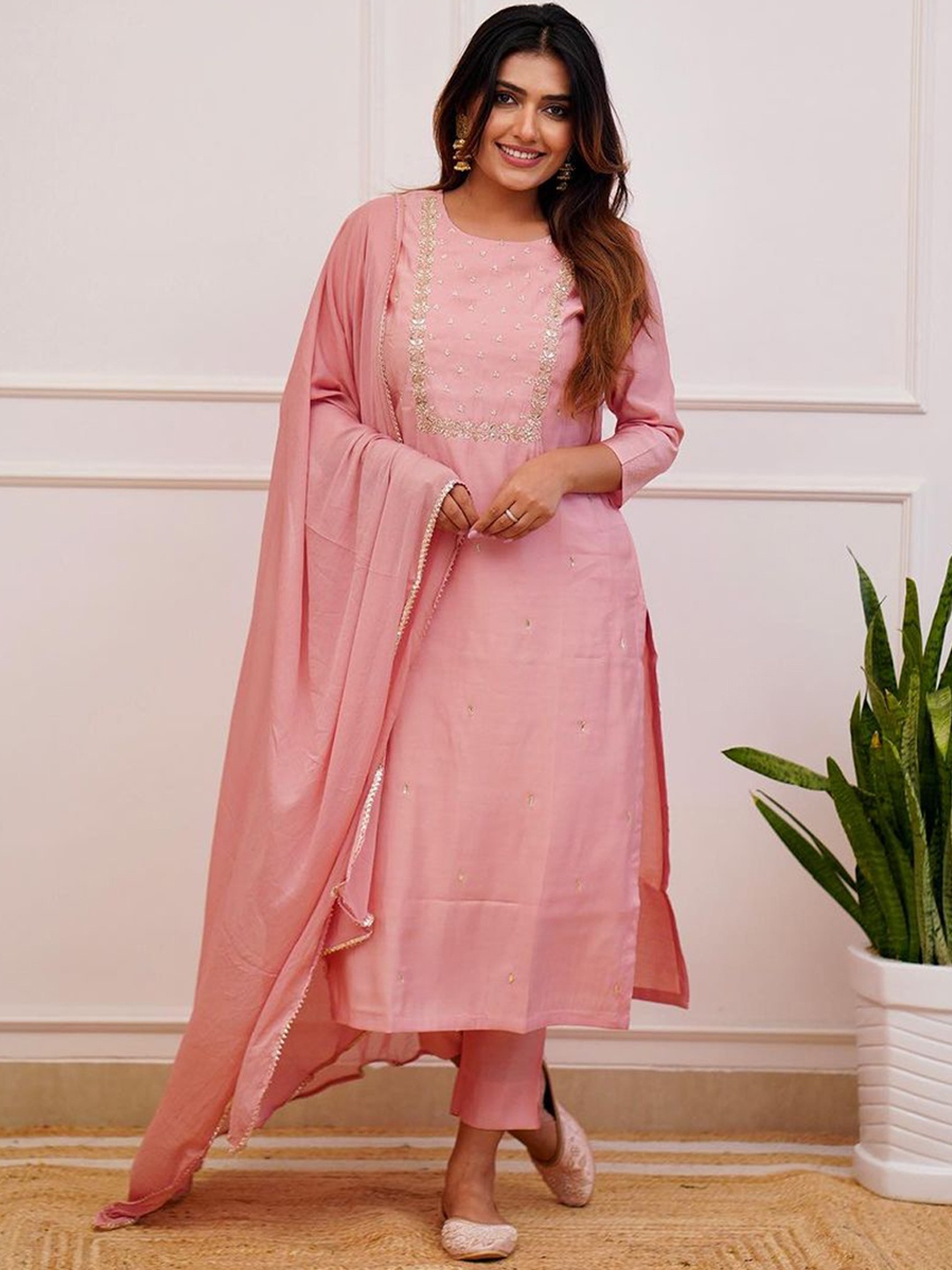 

KALINI Women Ethnic Motifs Embroidered Regular Gotta Patti Kurta set With Dupatta, Peach