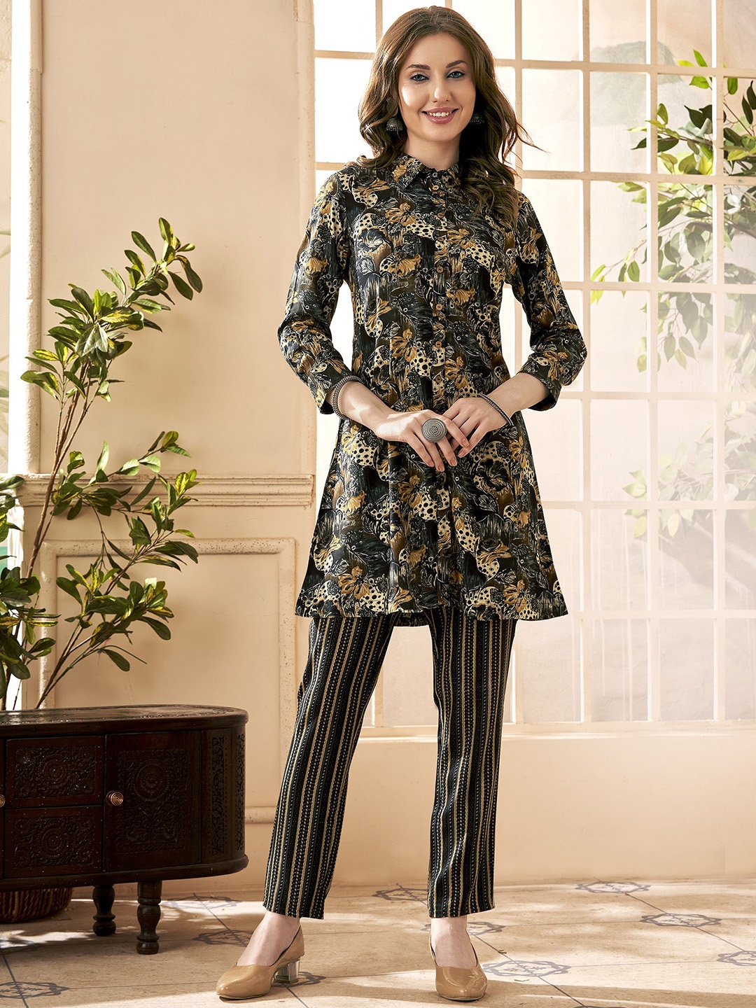 

Anouk Black Ethnic Motifs Printed Shirt Collar A-Line Kurta With Trousers