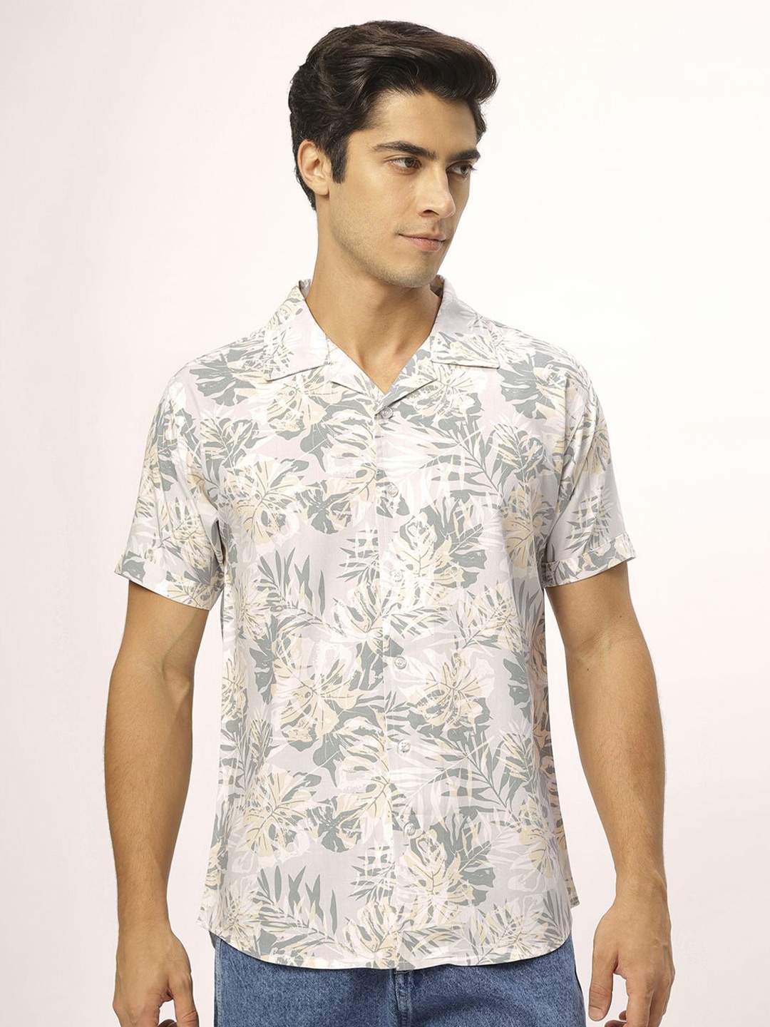 

N AND J Men Cuban Collar Floral Printed Relaxed Opaque Printed Casual Shirt, Grey