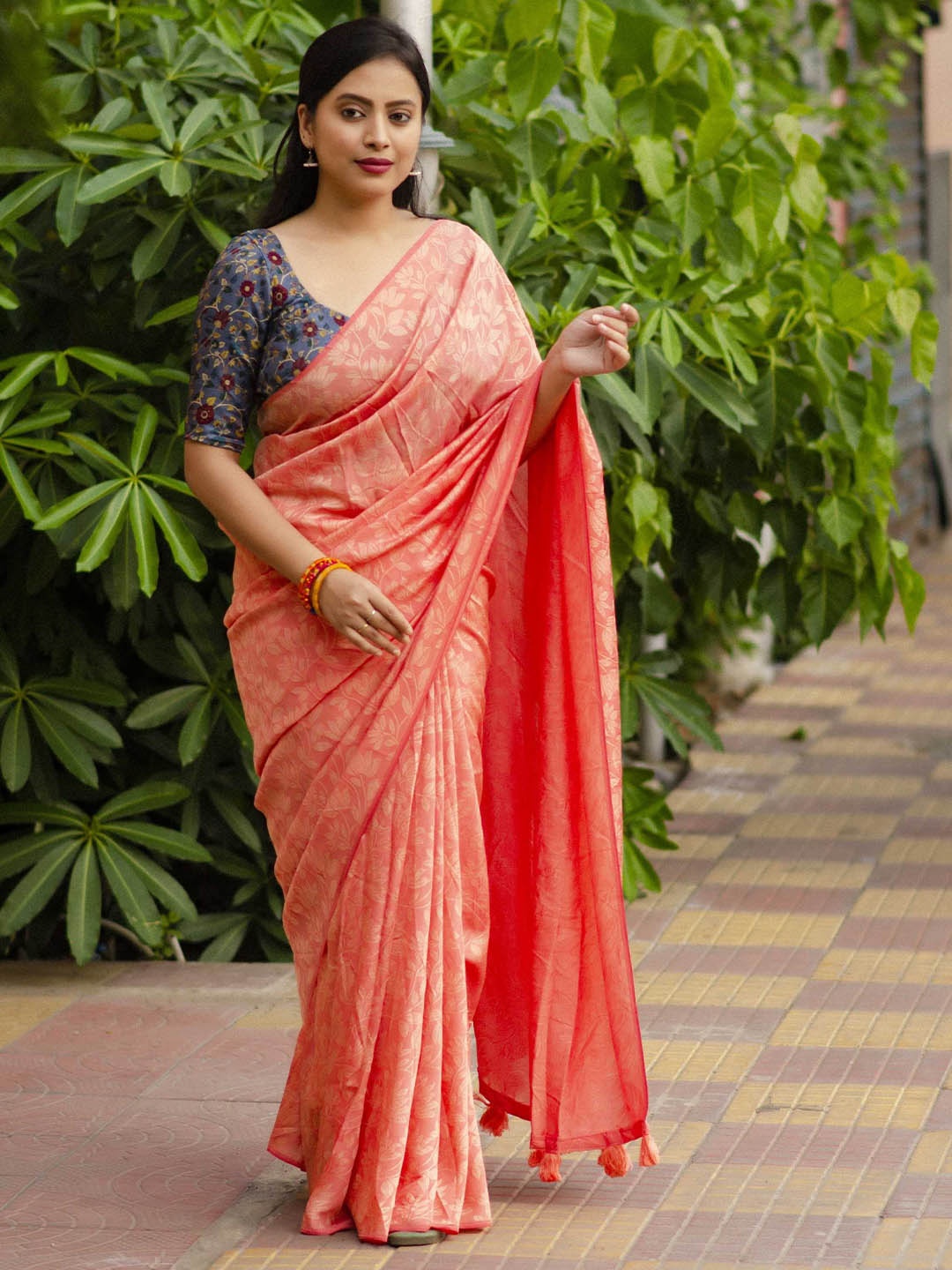 

Mitera Woven Design Saree, Pink