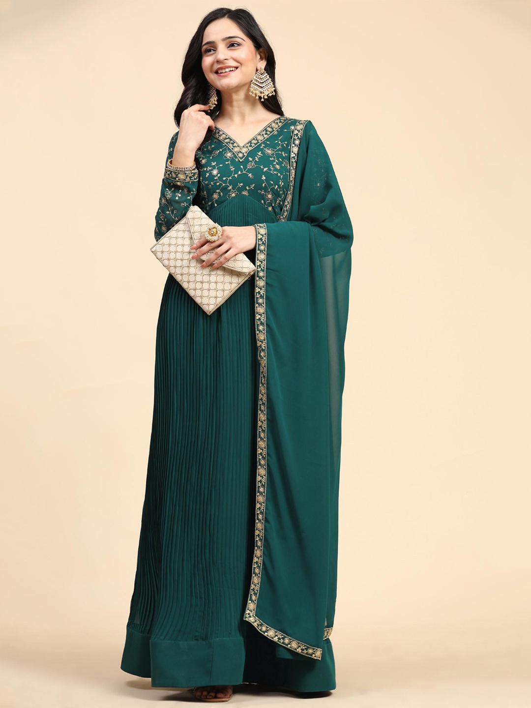 

Trendmalls Women Embroidered Regular Sequinned Kurta with Trousers & With Dupatta, Green