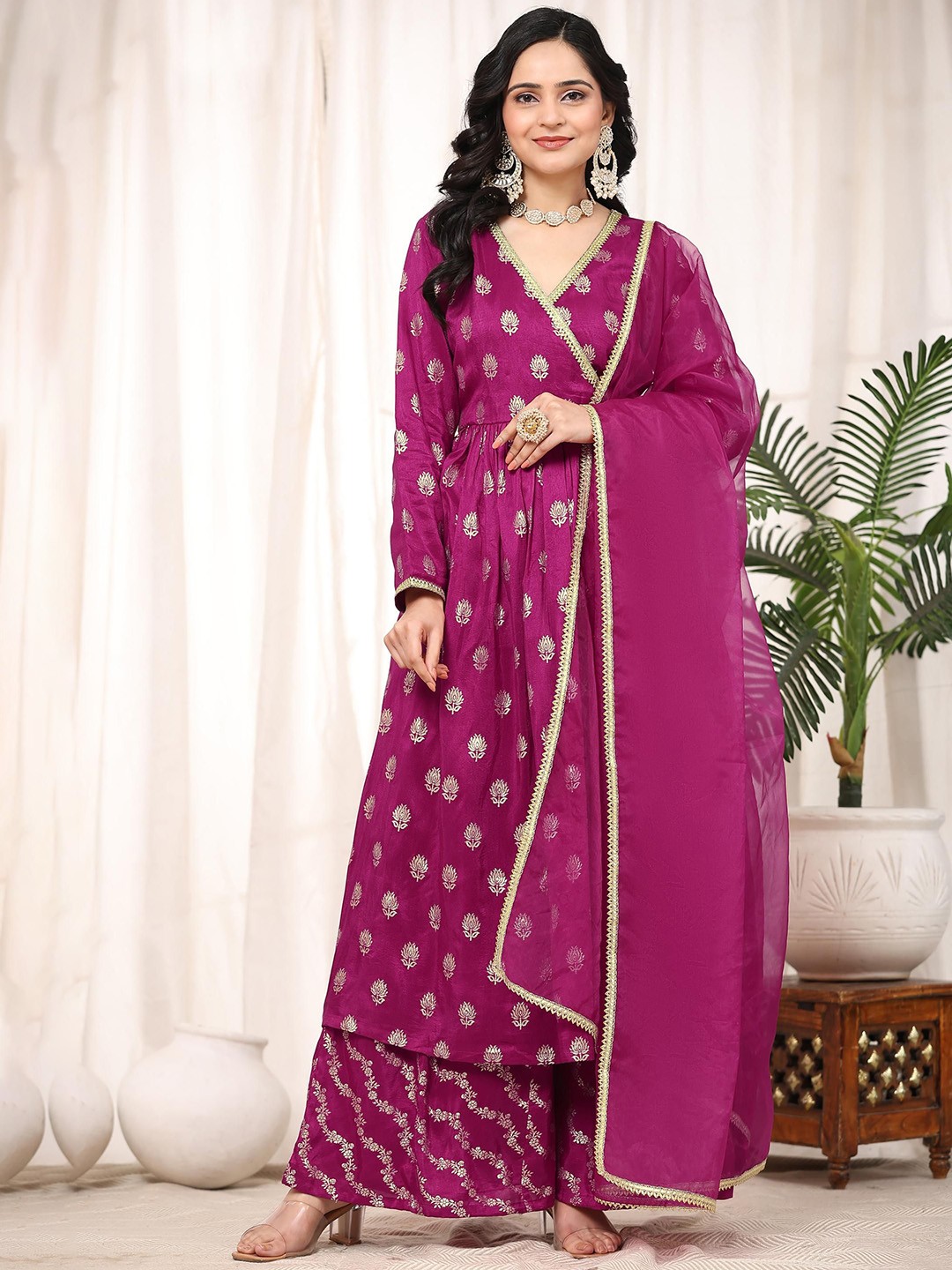 

Trendmalls Women Floral Regular Gotta Patti Pure Silk Kurti with Palazzos & With Dupatta, Pink
