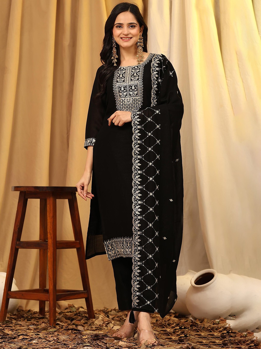 

Trendmalls Women Floral Embroidered Regular Sequinned Kurti with Trousers & Dupatta, Black