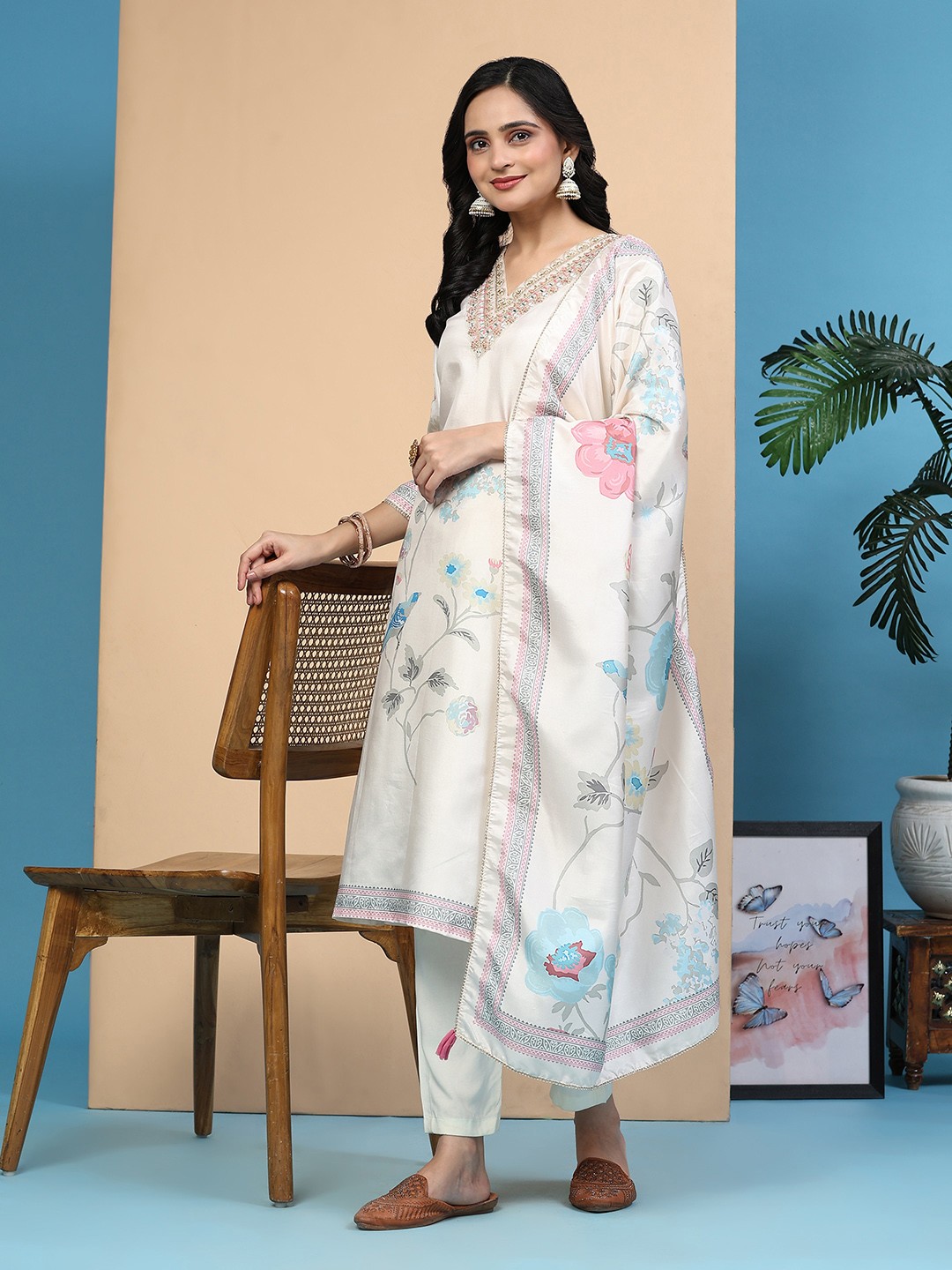 

Trendmalls Women Floral Embroidered Regular Sequinned Kurti with Trousers & With Dupatta, Off white