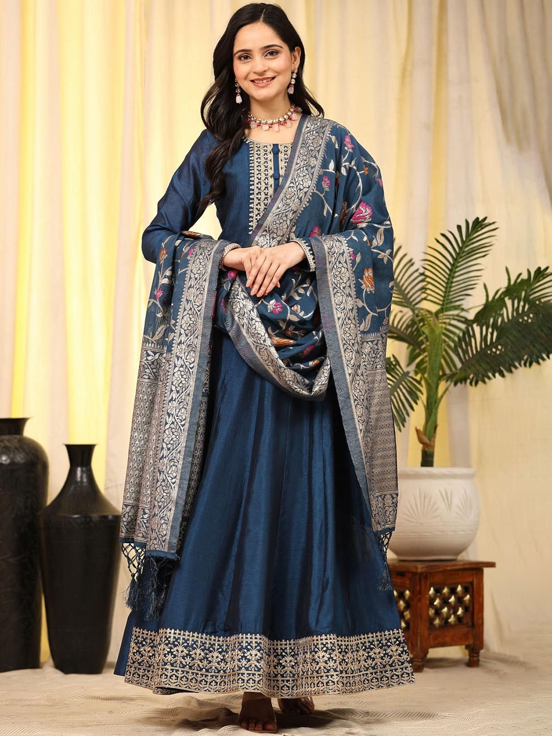 

Trendmalls Women Floral Embroidered Regular Kurta with Trousers & Dupatta, Teal