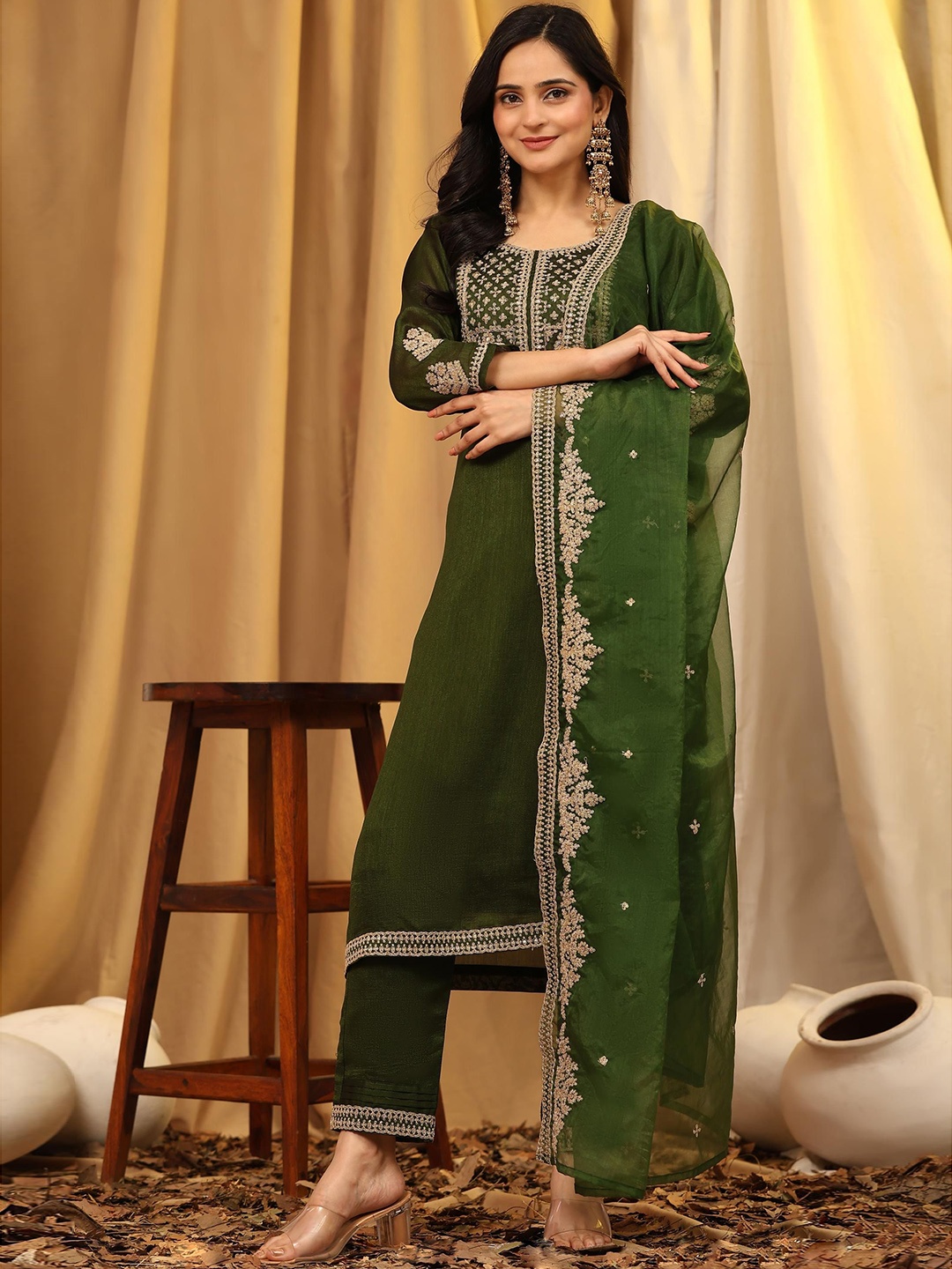 

Trendmalls Women Embroidered Regular Kurti with Trousers & With Dupatta, Green