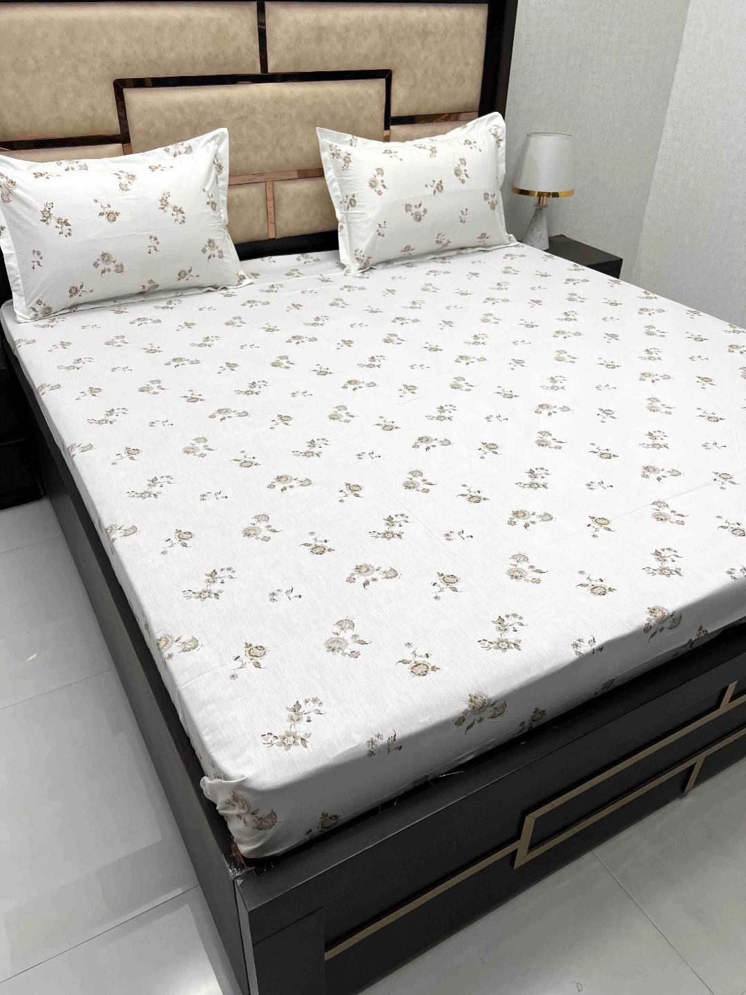 

Pure Decor White Printed Pure Cotton 380 TC Super King Bedsheet With 2 Pillow Covers
