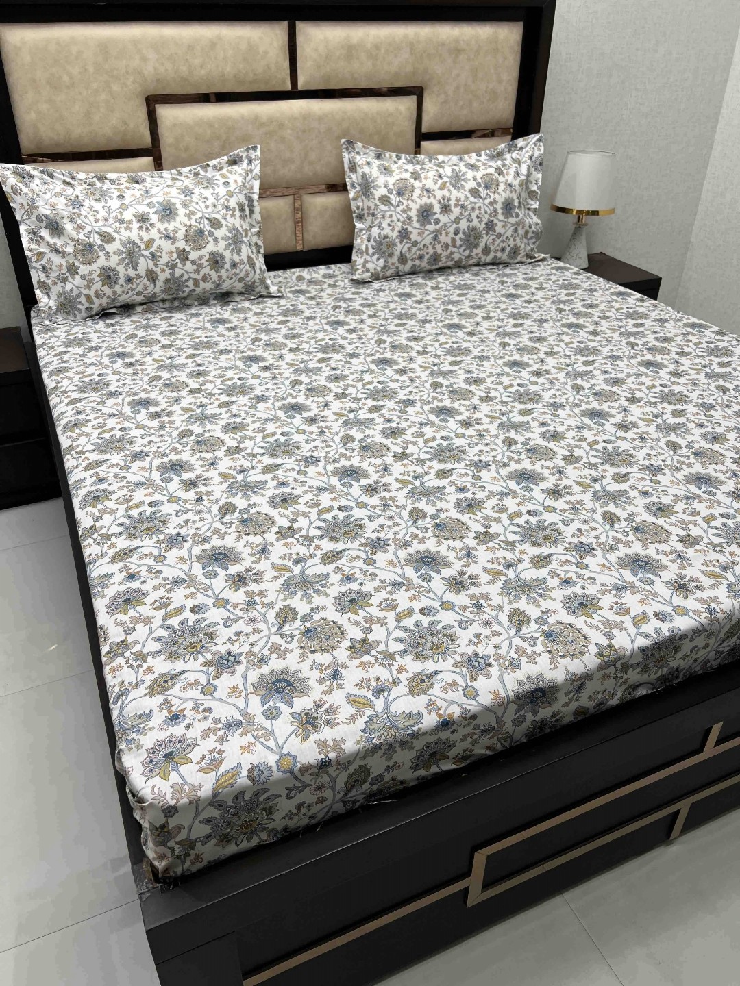 

Pure Decor Blue & White Floral Pure Cotton King 380 TC Bedsheet with 2 Pillow Covers