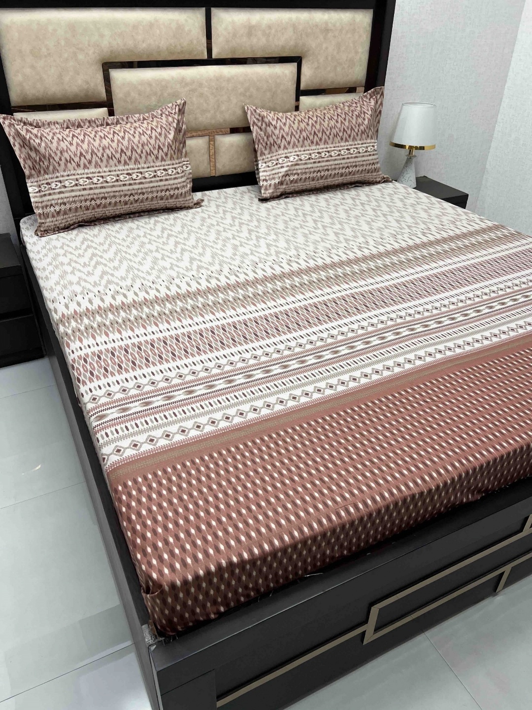 

Pure Decor Brown & White Geometric Printed King Bedsheet with 2 Pillow Covers