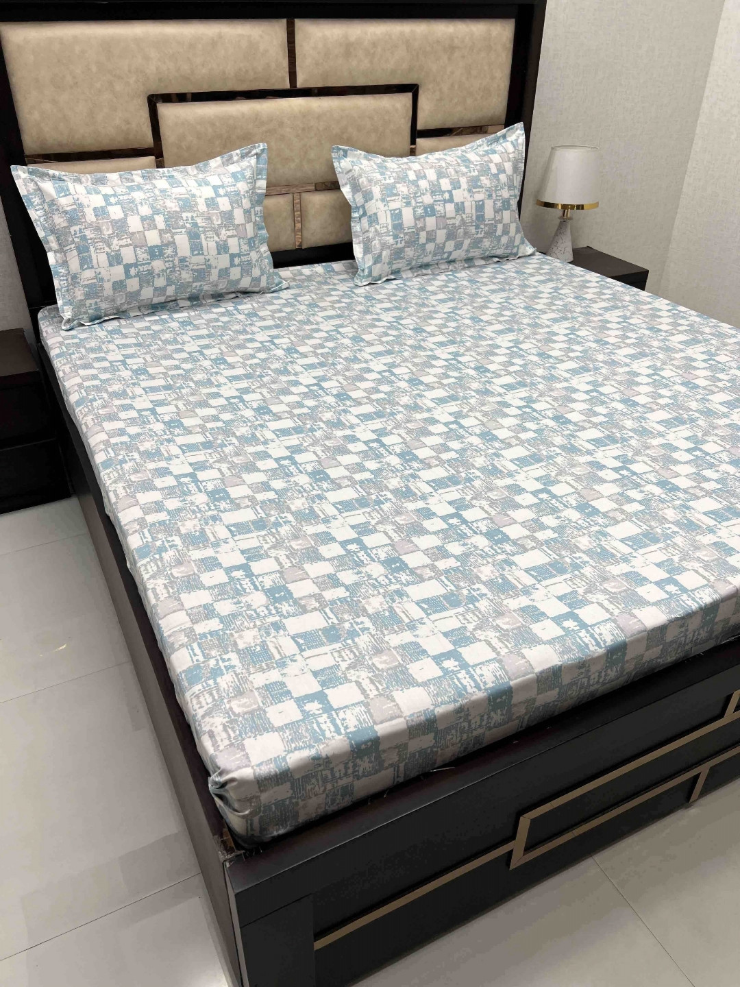 

Pure Decor Green & White Printed Pure Cotton Queen 380 TC Bedsheet with 2 Pillow Covers