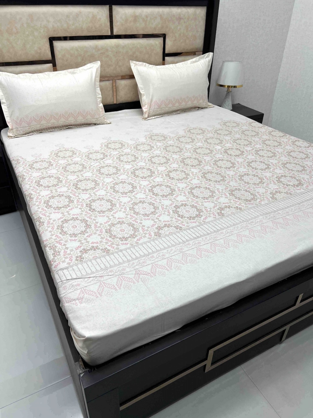 

Pure Decor Cream & White Ethnic Motifs Cotton 380 TC Queen Bedsheet with 2 Pillow Covers