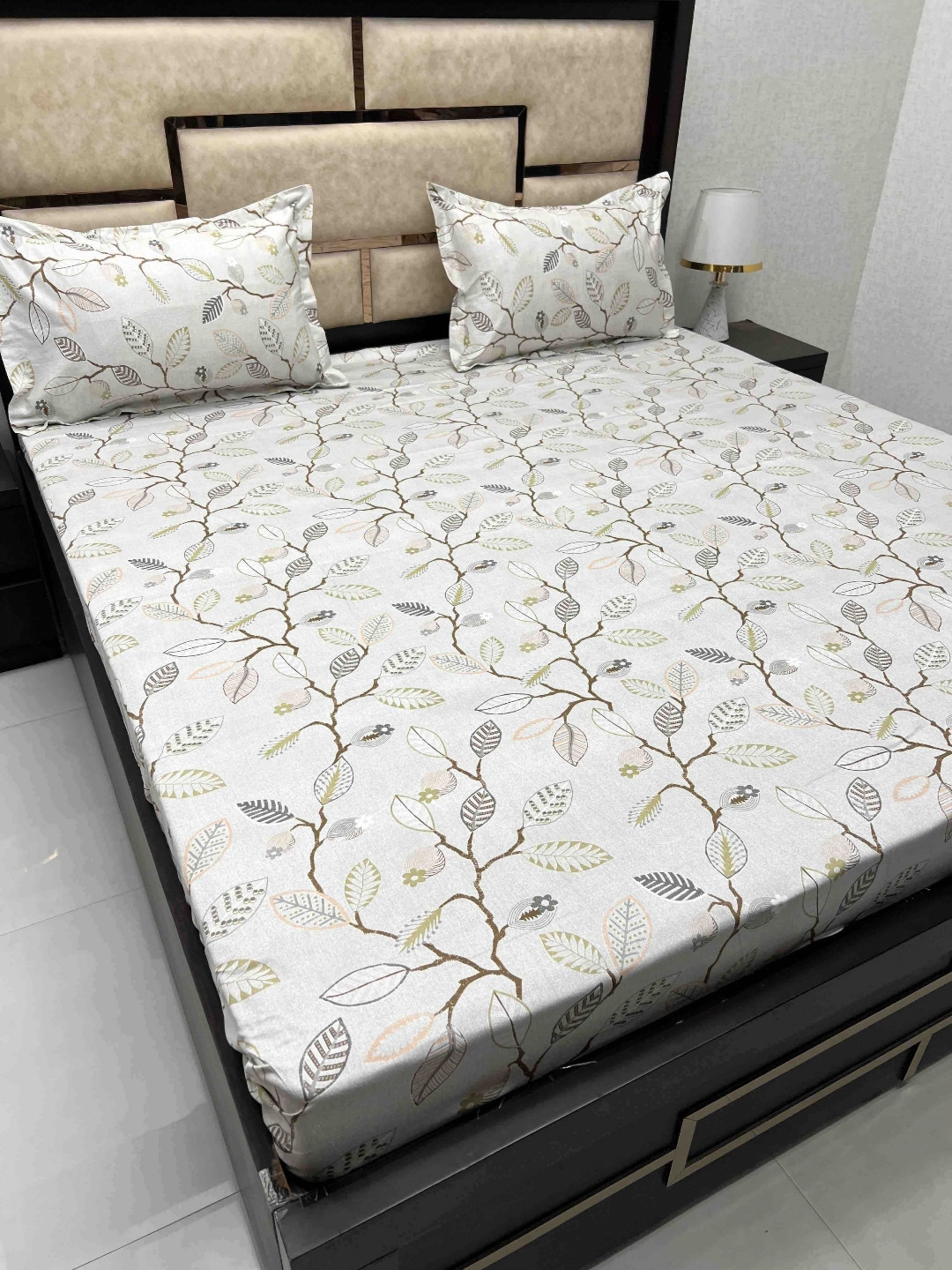 

Pure Decor Grey & Black Printed Pure Cotton 380 TC Queen Bedsheet With 2 Pillow Covers