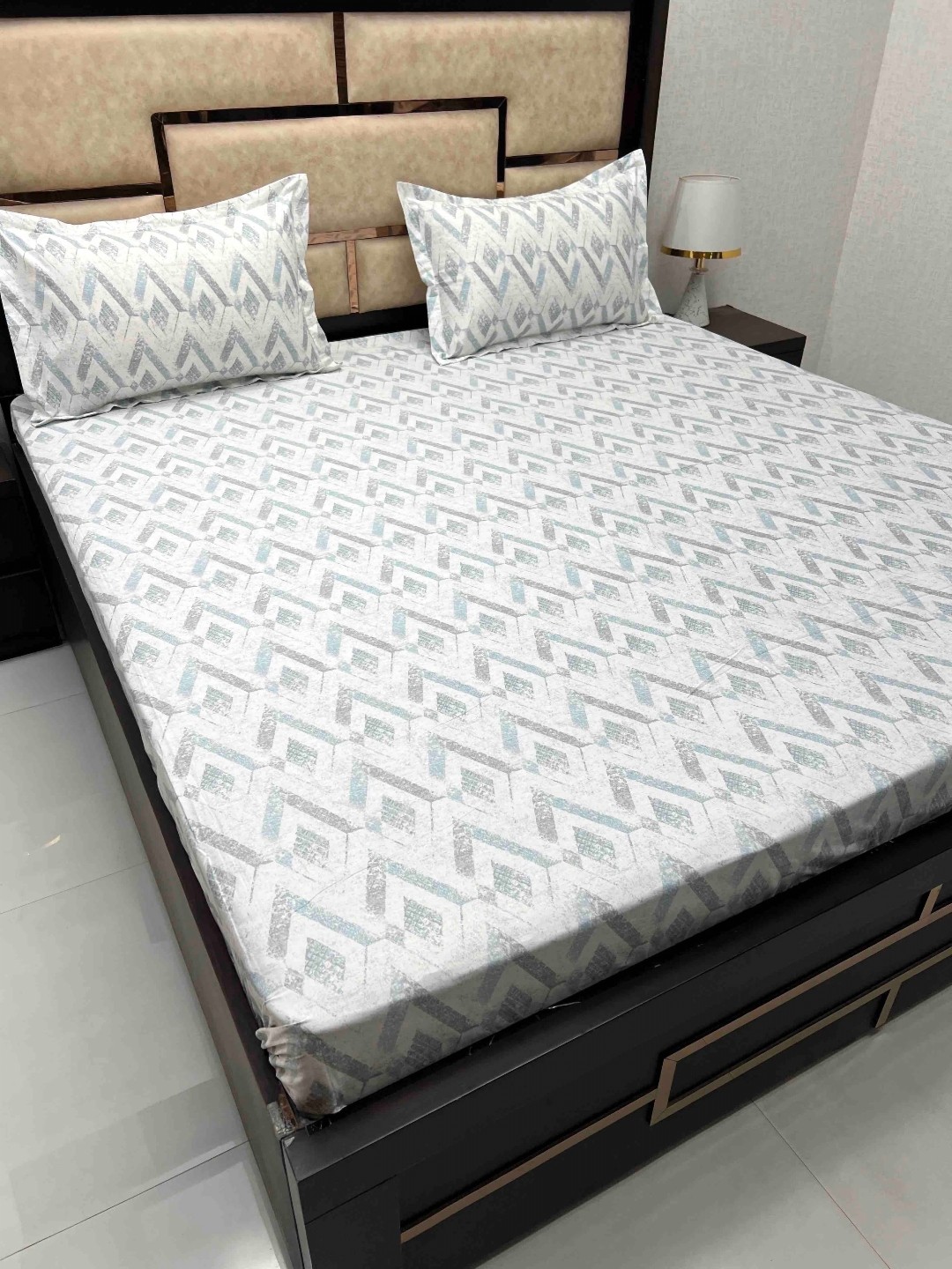 

Pure Decor White & Grey Geometric Cotton Queen 500TC Bedsheet with 2 Pillow Covers