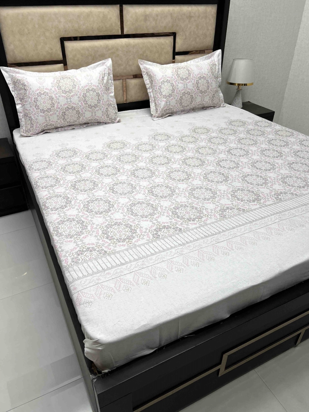 

Pure Decor Pink & Grey Ethnic Motifs Cotton 380 TC Queen Bedsheet with 2 Pillow Covers