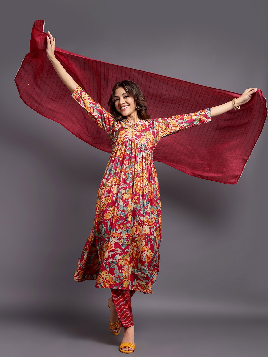 

AnjuShree Choice Women Printed Empire Kurta with Trousers & With Dupatta, Red