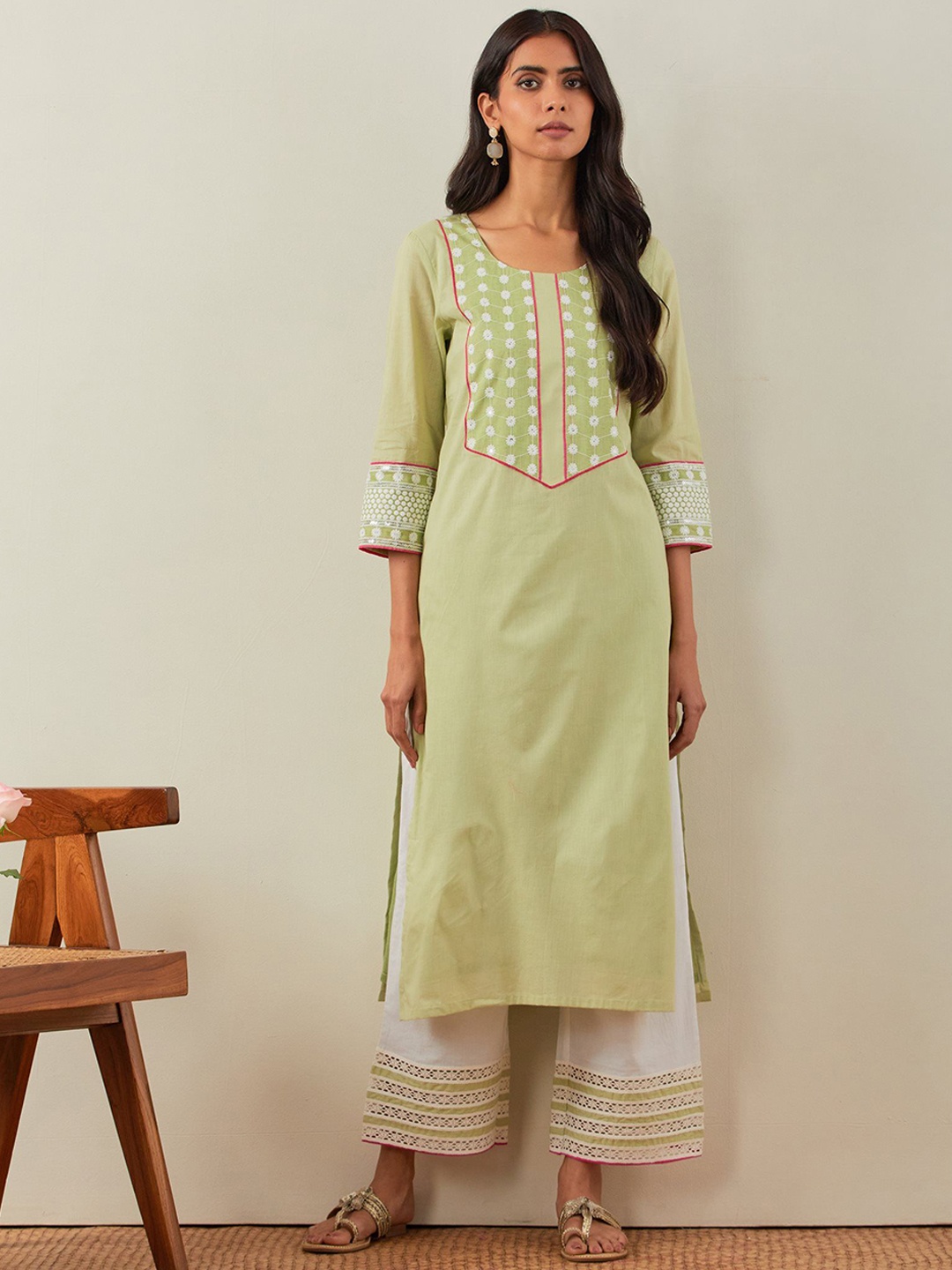 

THE INDIAN CAUSE Women Embroidered Sequinned Kurta, Green