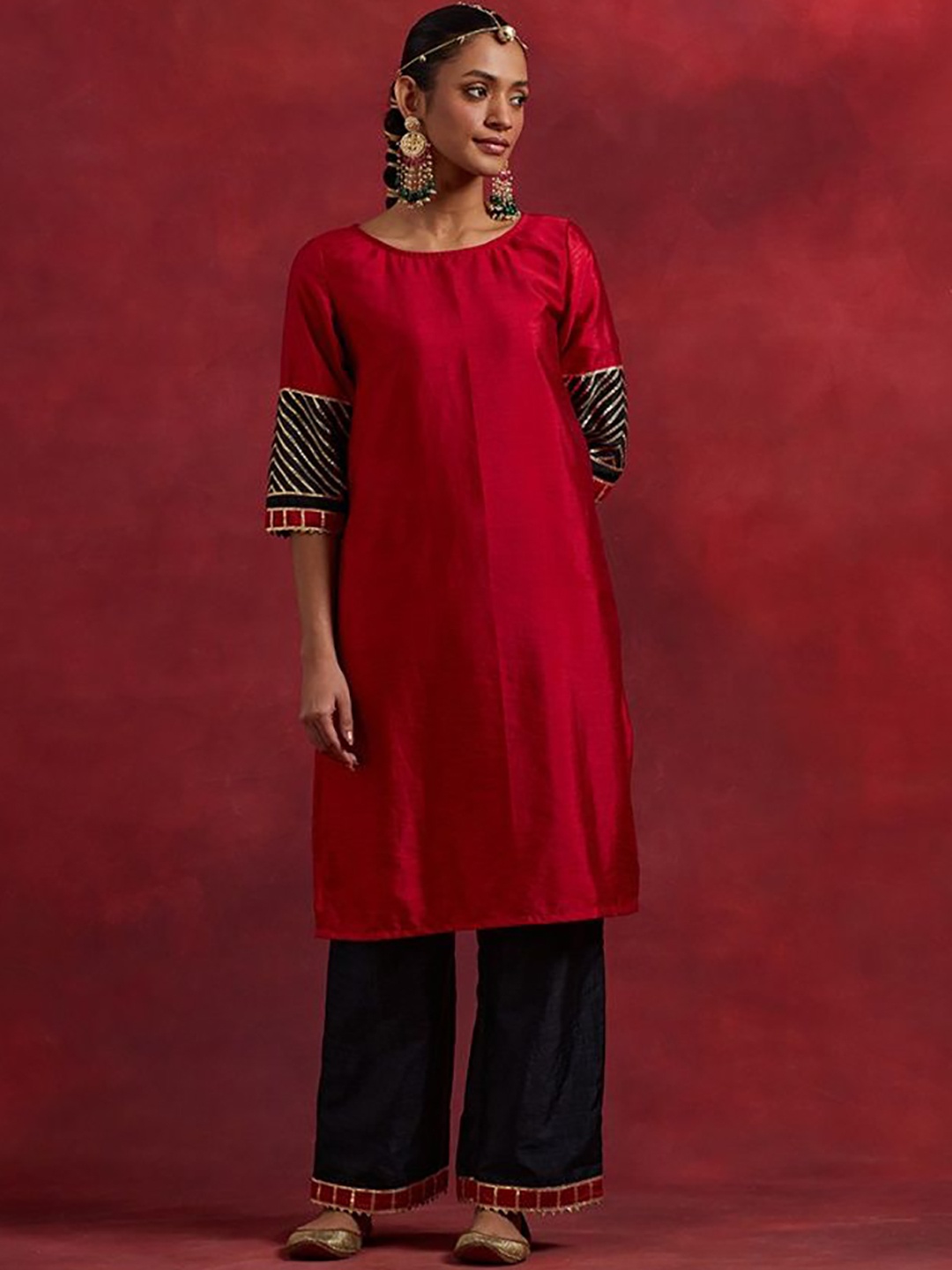 

THE INDIAN CAUSE Women Pure Silk Zari Kurta, Red