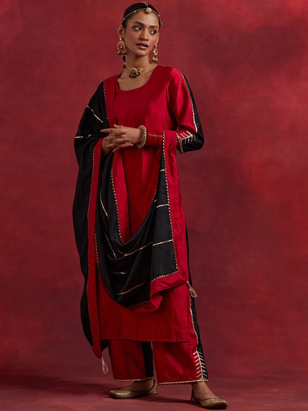 

THE INDIAN CAUSE Women Solid A-Line Kurta, Red