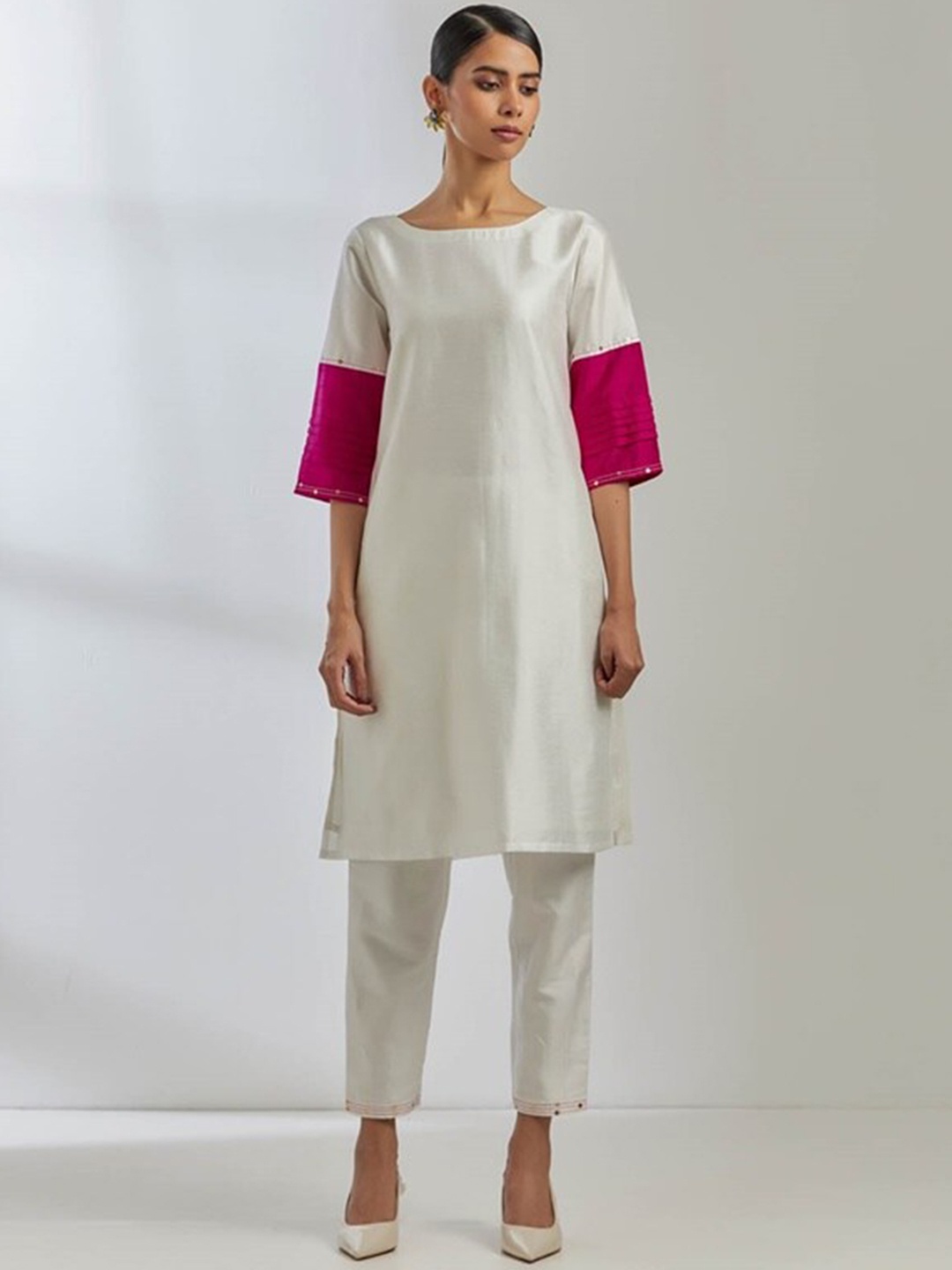 

THE INDIAN CAUSE Colourblocked Boat Neck Thread Work Straight Kurta, White