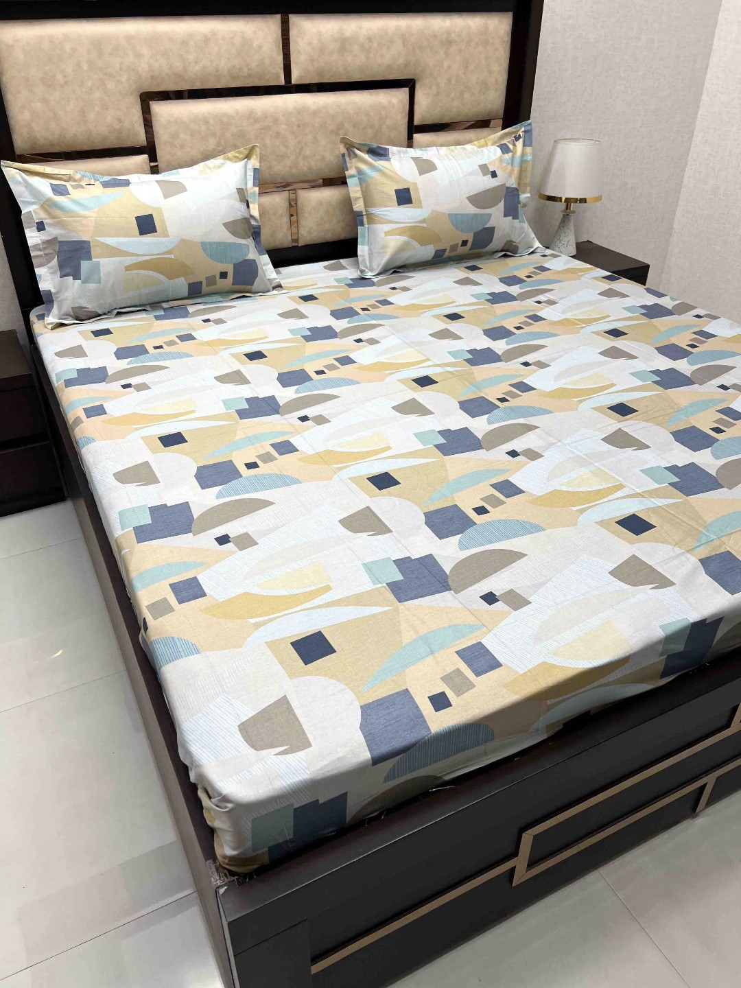 

Pure Decor Blue & Mustard Geometric Pure Cotton King 500TC Bedsheet with 2 Pillow Covers