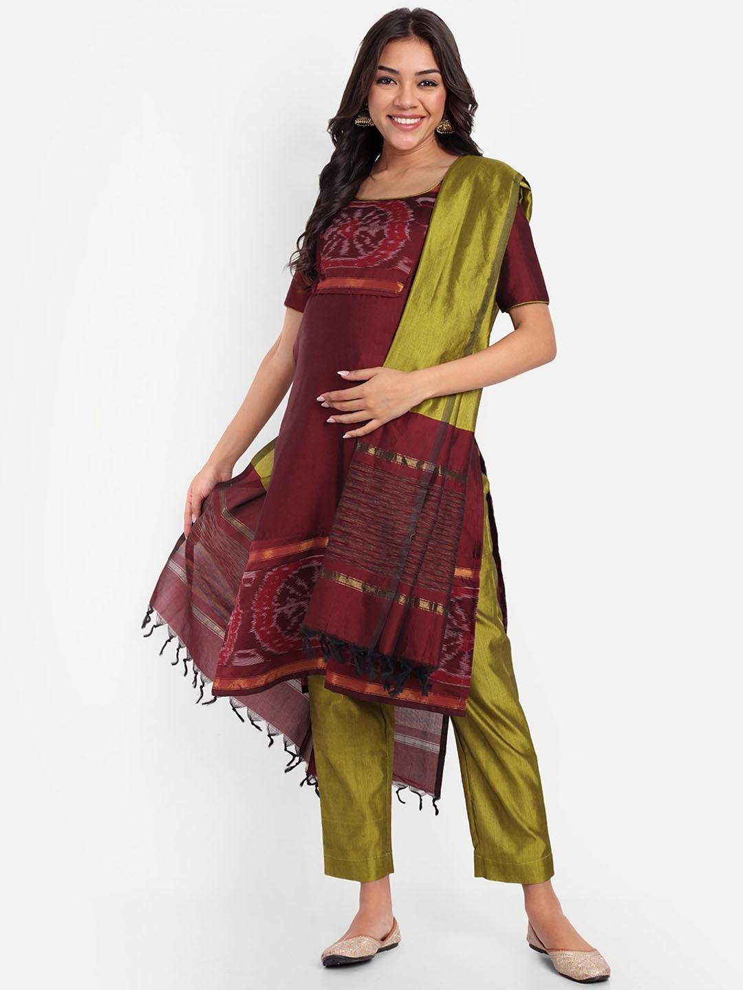 

THOTTIL Women Floral Embroidered Regular Thread Work Pure Cotton Kurta with Trousers & With Dupatta, Brown