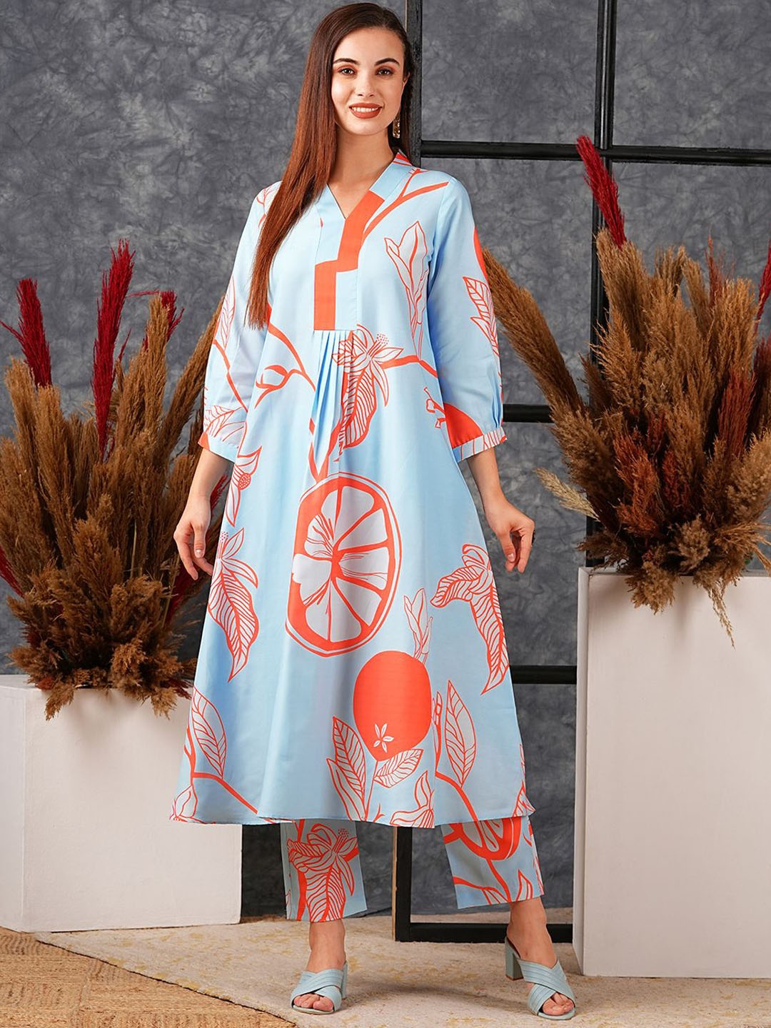 

KALINI Women Floral Printed Regular Kurta With Trousers, Blue