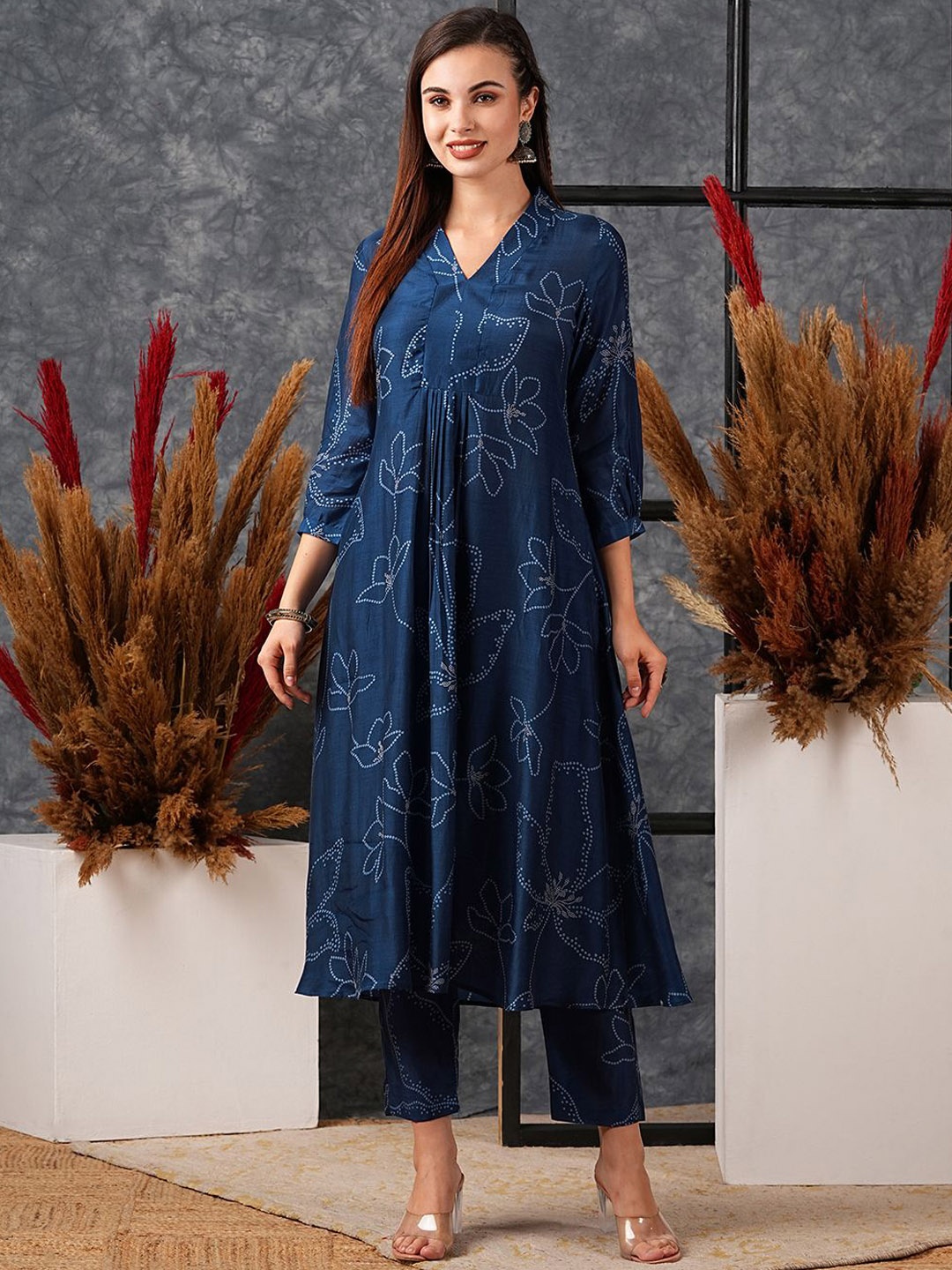 

KALINI Women Floral Printed Regular Kurta with Trousers, Blue